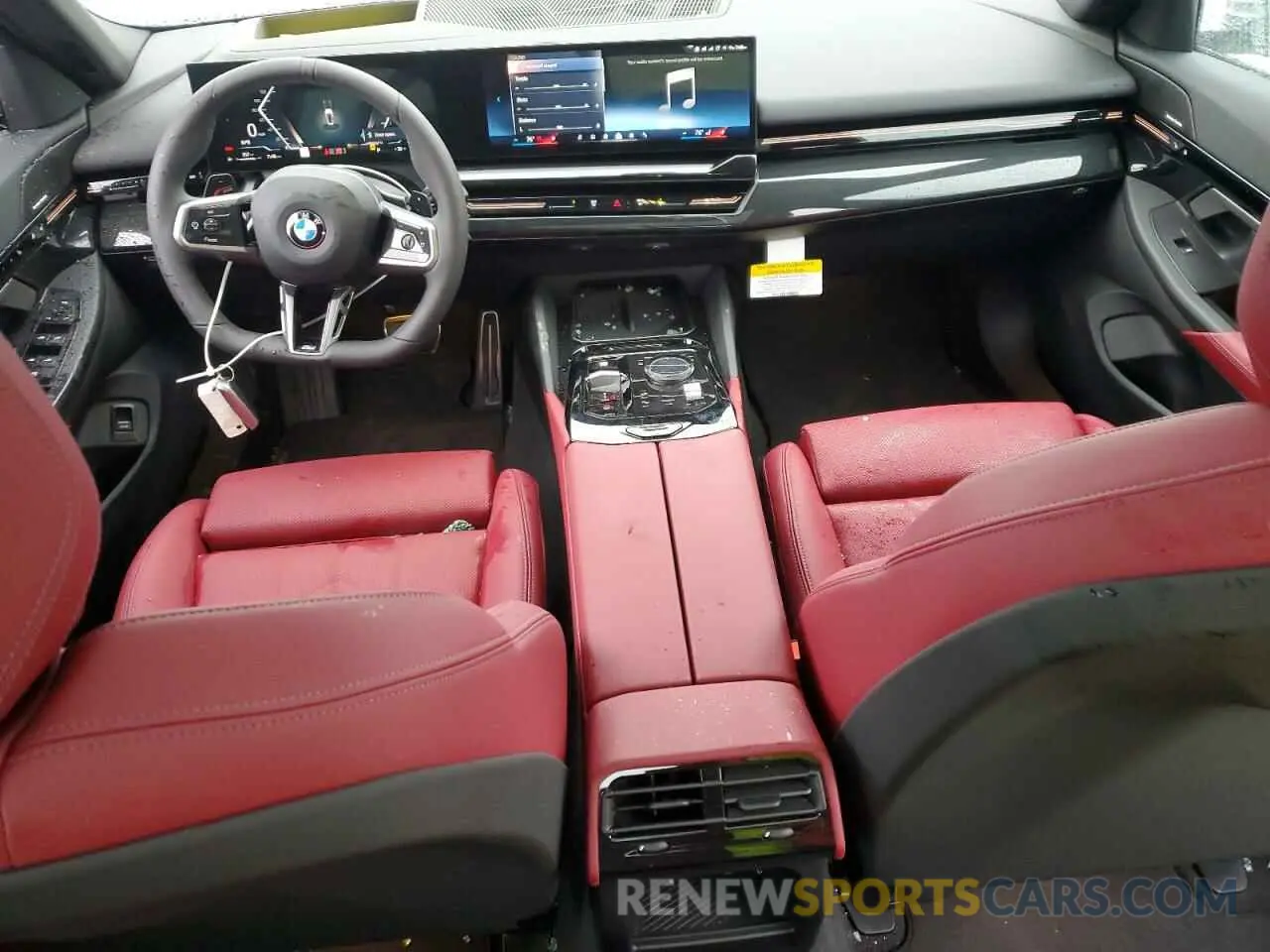 8 fotografías del automóvil dañado WBA53FJ0XSCU12570 BMW 5 SERIES 2025