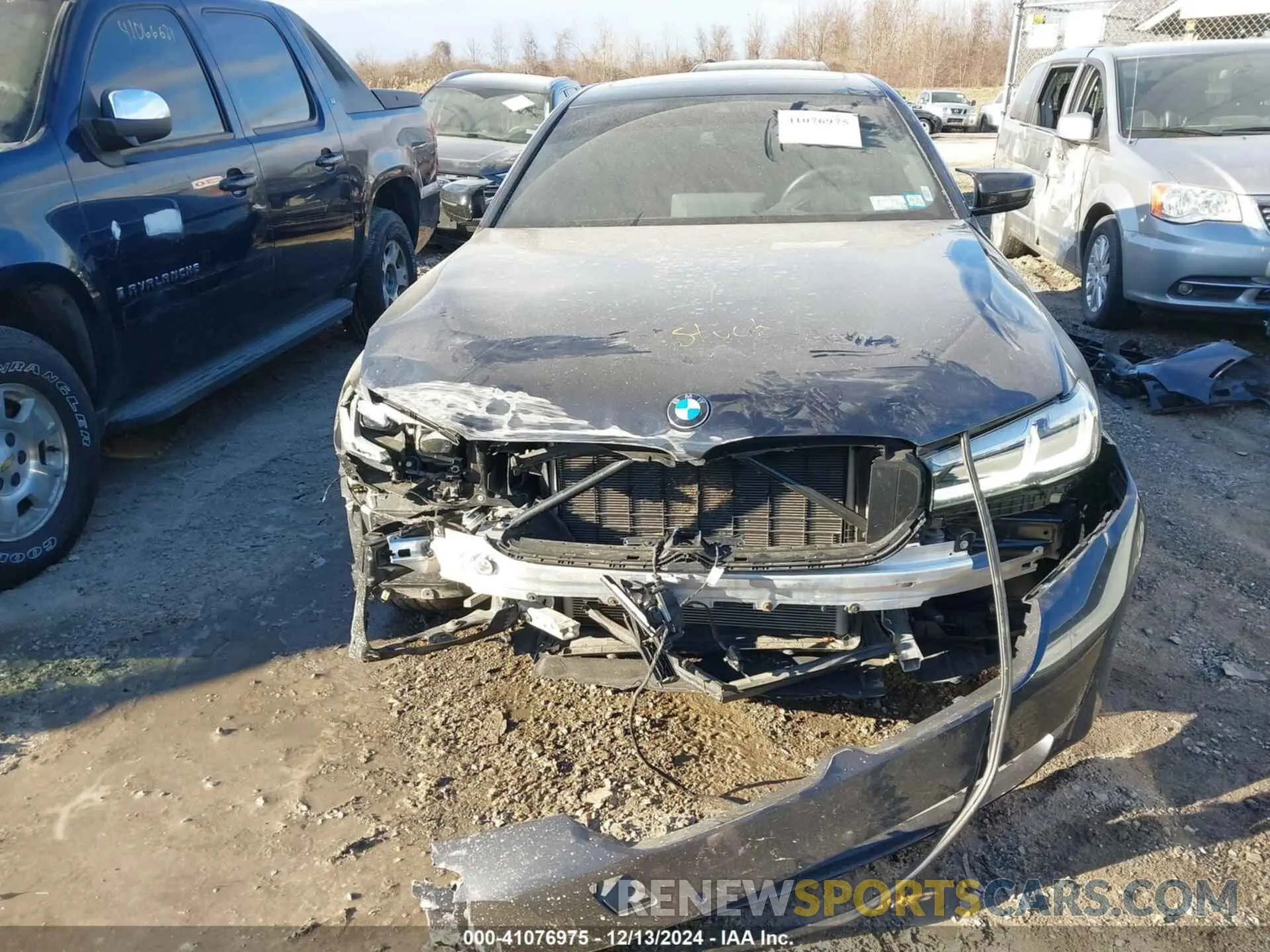 13 fotografías del automóvil dañado WBA13BJ05NWX58987 BMW 530 2022