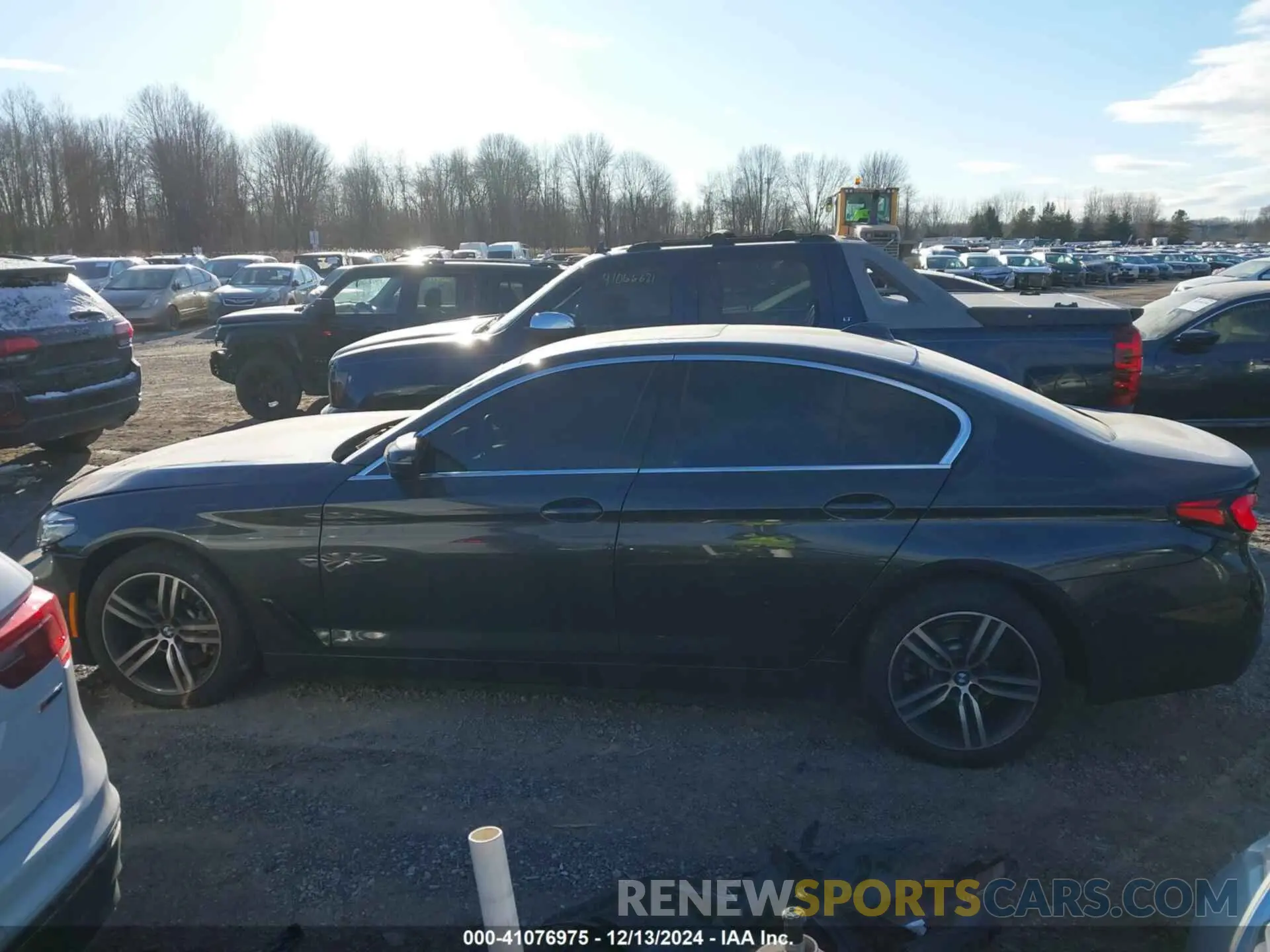 15 fotografías del automóvil dañado WBA13BJ05NWX58987 BMW 530 2022