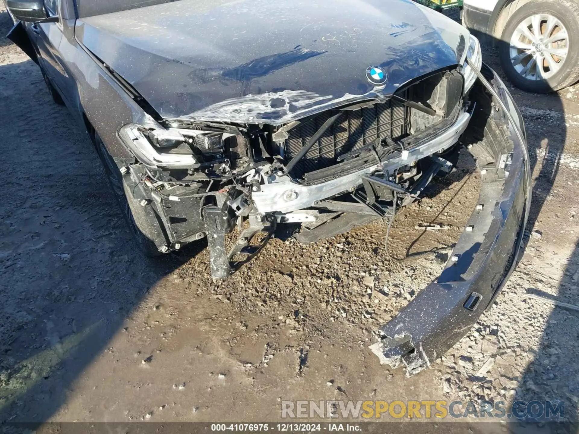19 fotografías del automóvil dañado WBA13BJ05NWX58987 BMW 530 2022