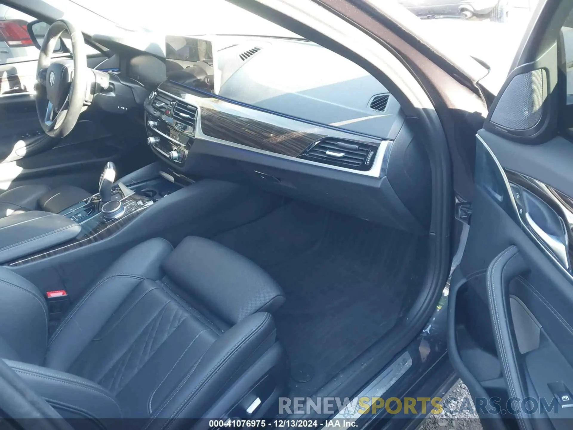 5 fotografías del automóvil dañado WBA13BJ05NWX58987 BMW 530 2022