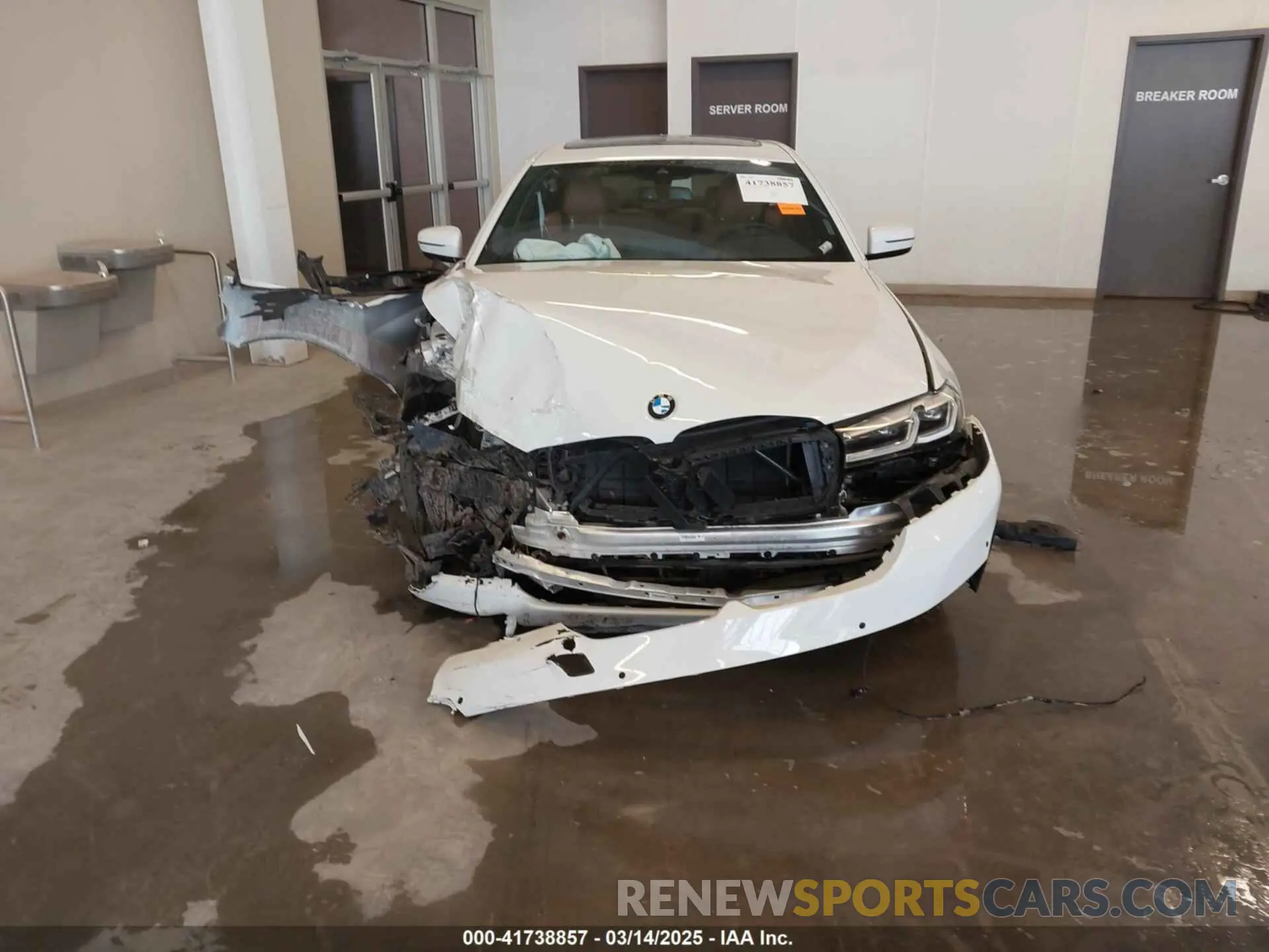 13 fotografías del automóvil dañado WBA13BJ05NWX59007 BMW 530 2022