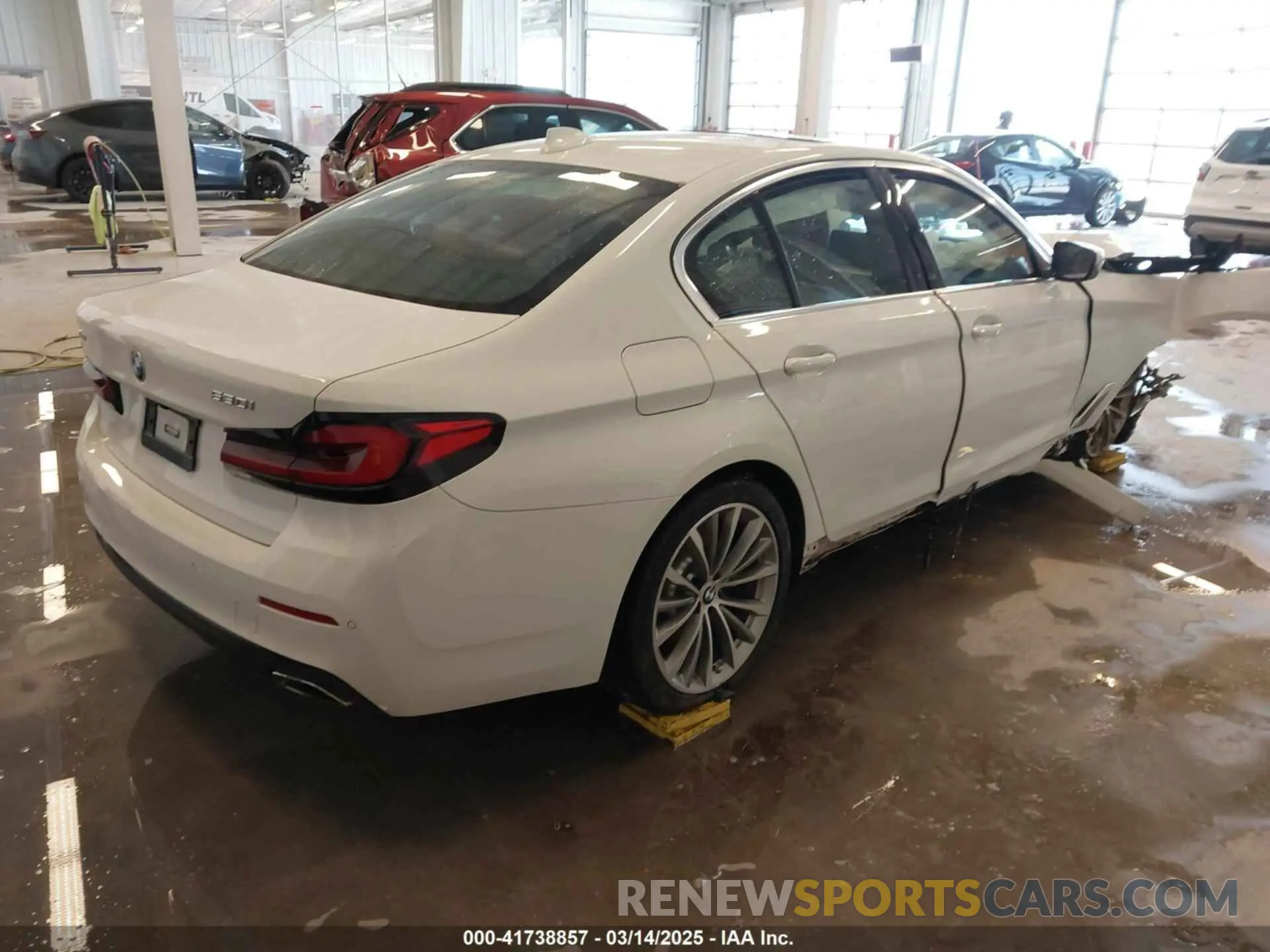 4 fotografías del automóvil dañado WBA13BJ05NWX59007 BMW 530 2022