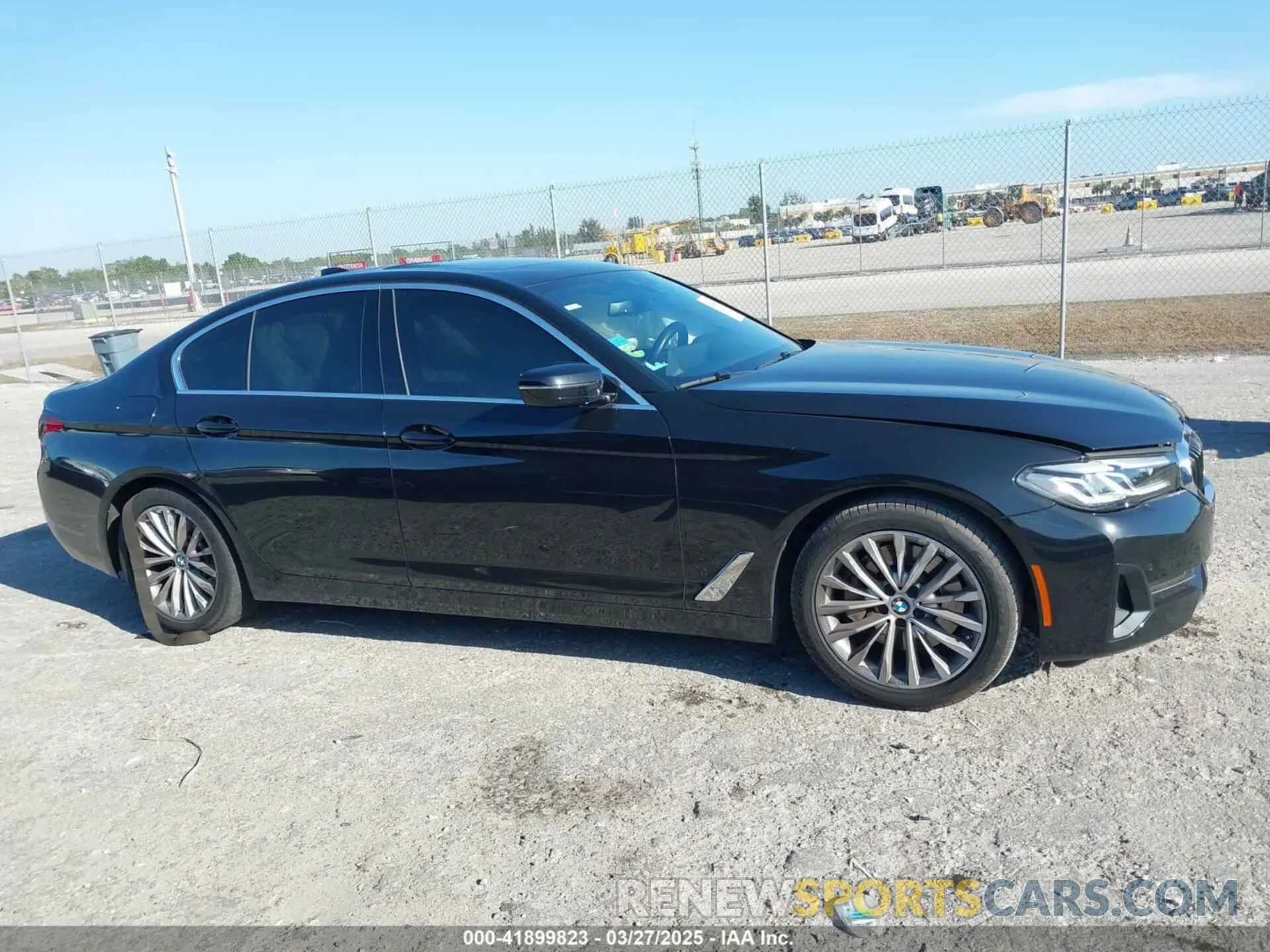13 fotografías del automóvil dañado WBA53BH04NCK24520 BMW 530 2022