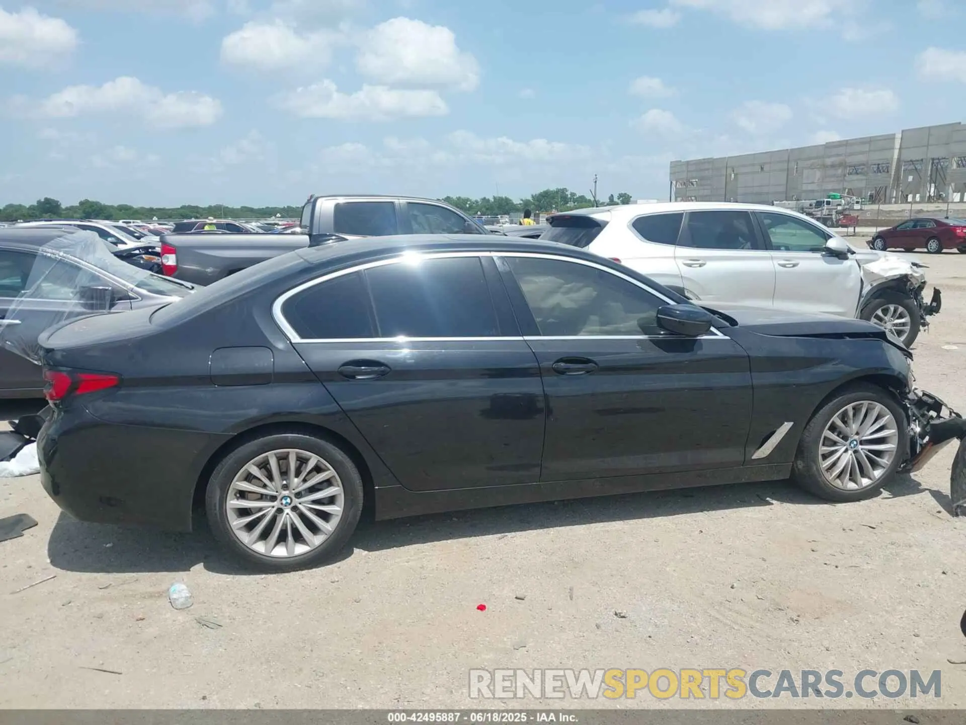 13 fotografías del automóvil dañado WBA53BH05NCJ21560 BMW 530 2022
