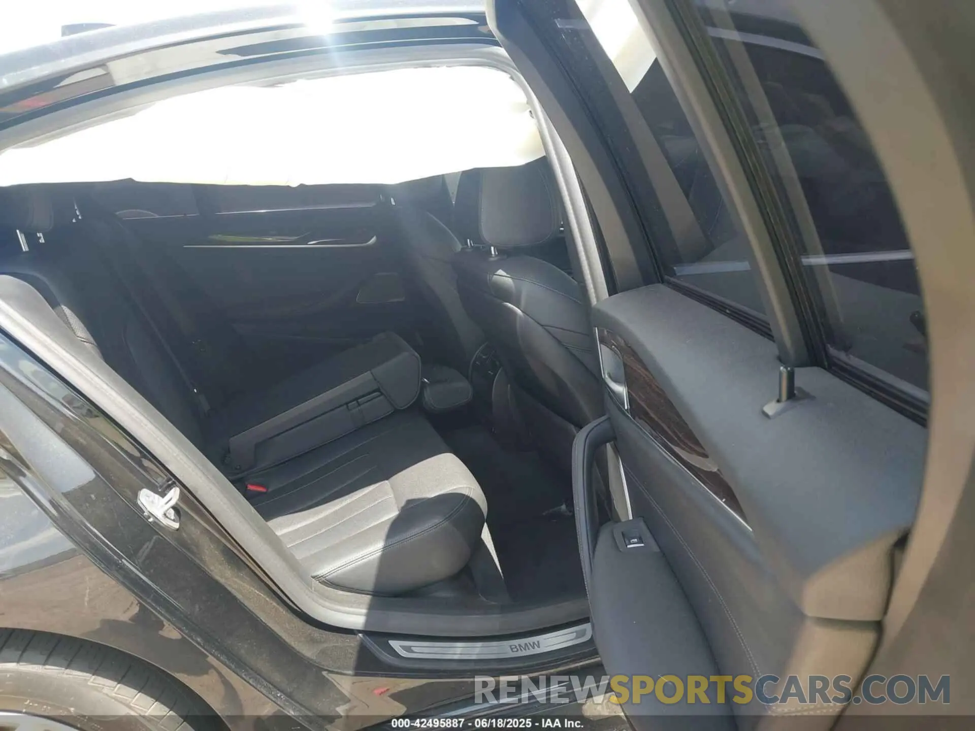 8 fotografías del automóvil dañado WBA53BH05NCJ21560 BMW 530 2022