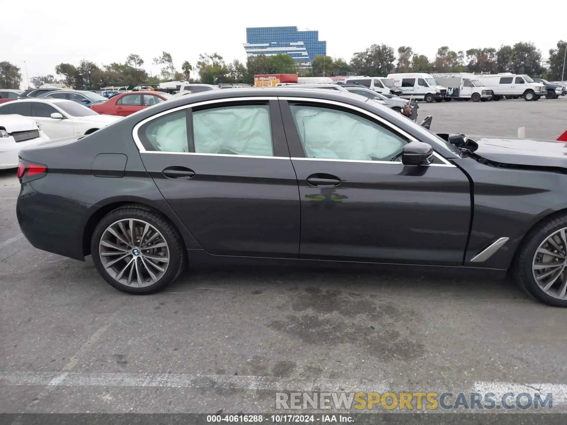 14 fotografías del automóvil dañado WBA53BH05PCN28040 BMW 530 2023