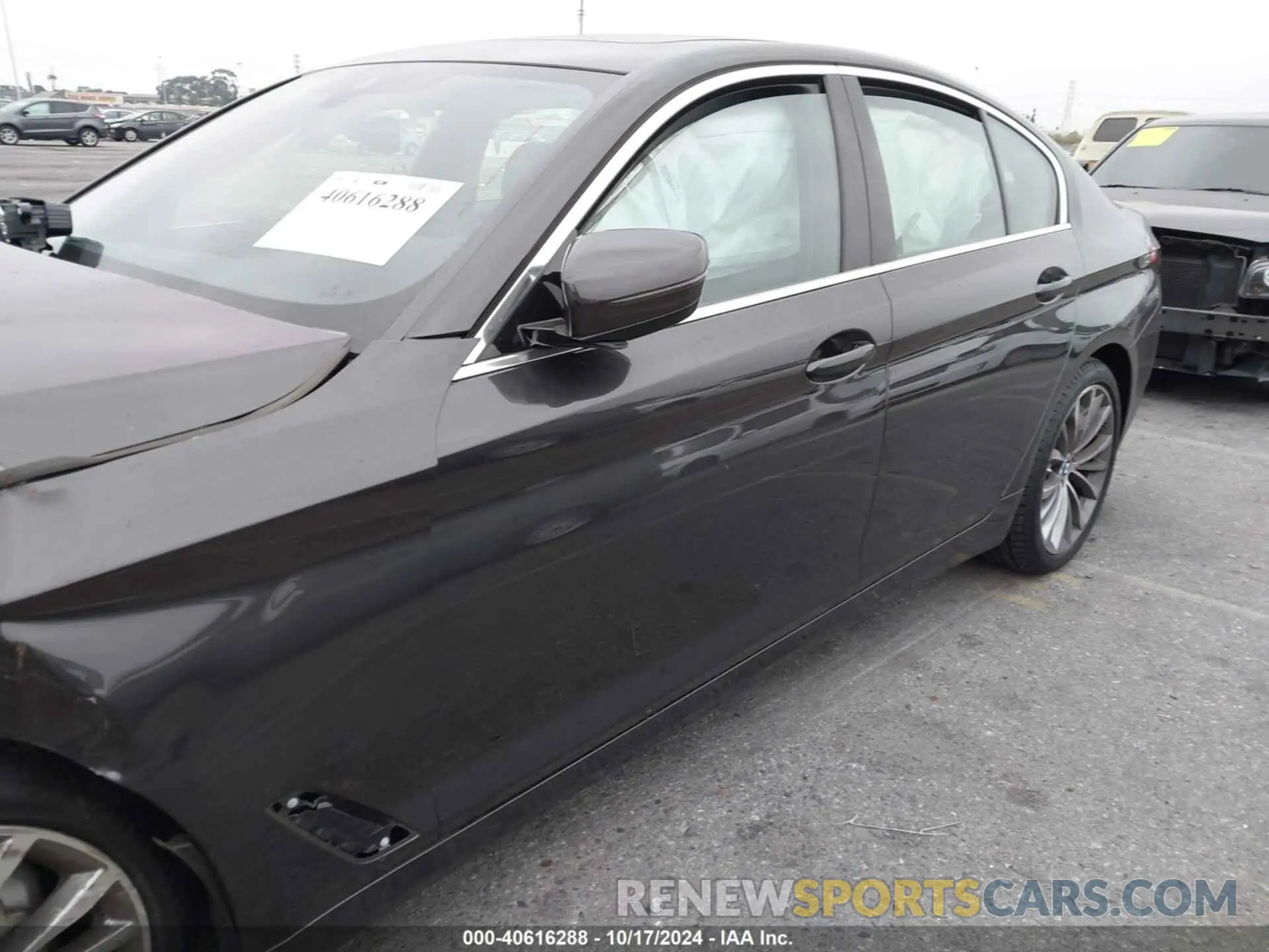 15 fotografías del automóvil dañado WBA53BH05PCN28040 BMW 530 2023