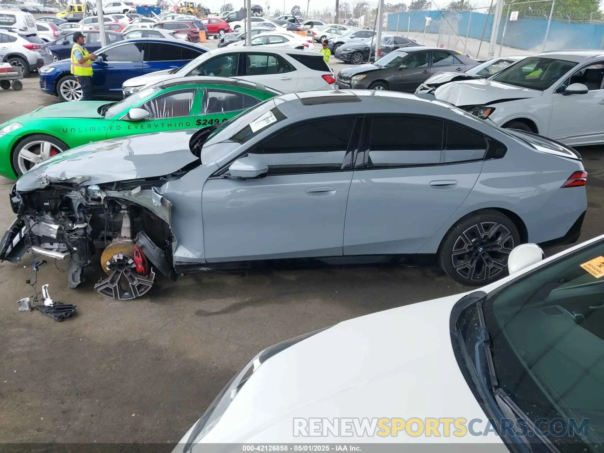 14 fotografías del automóvil dañado WBA43FJ04RCP88915 BMW 530 2024
