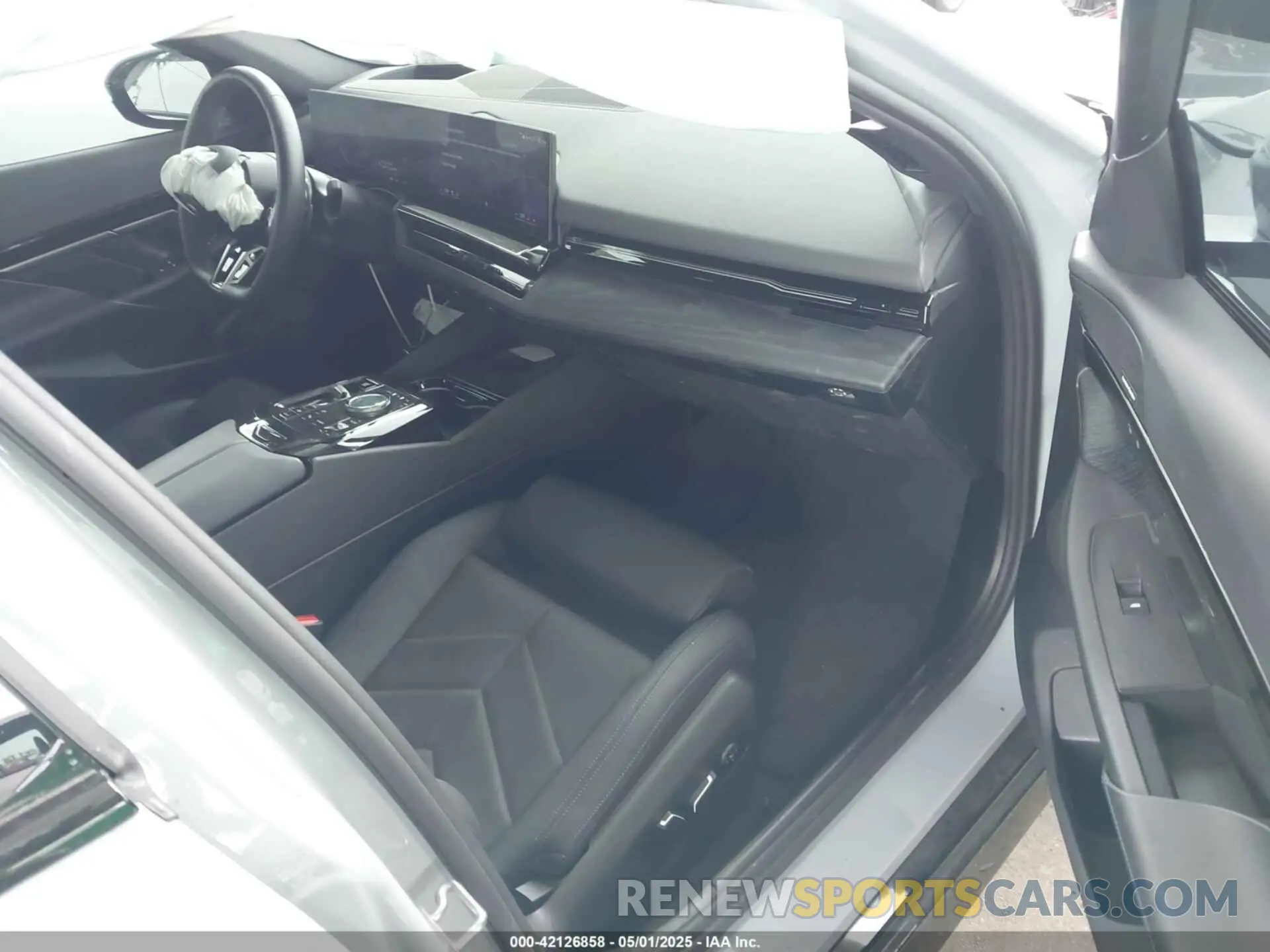 5 fotografías del automóvil dañado WBA43FJ04RCP88915 BMW 530 2024