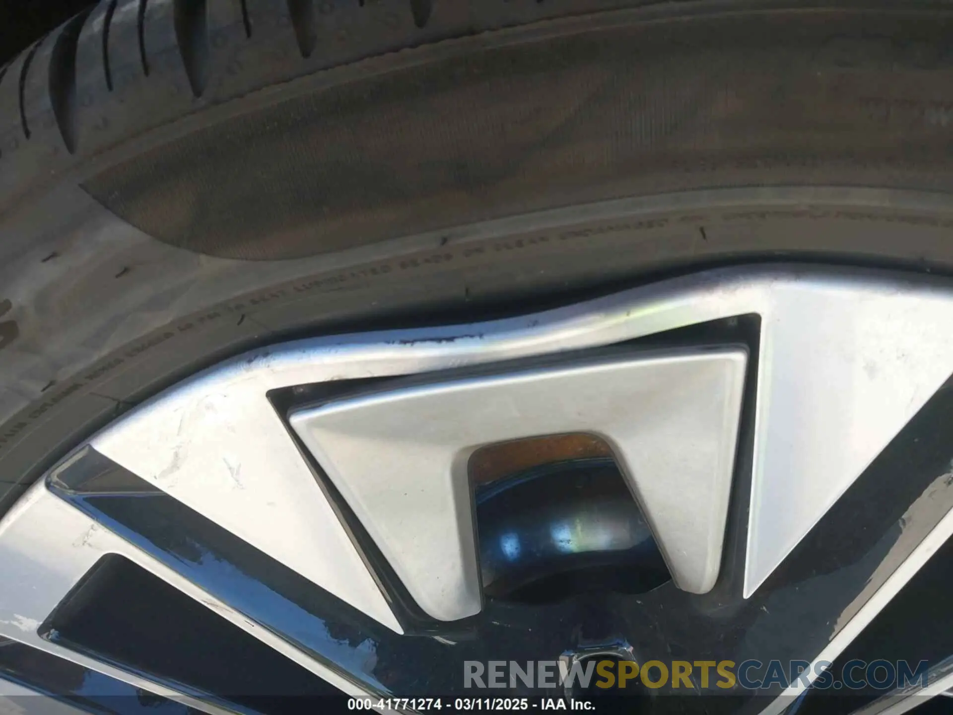 18 fotografías del automóvil dañado WBA53FJ08SCT33415 BMW 530 2025