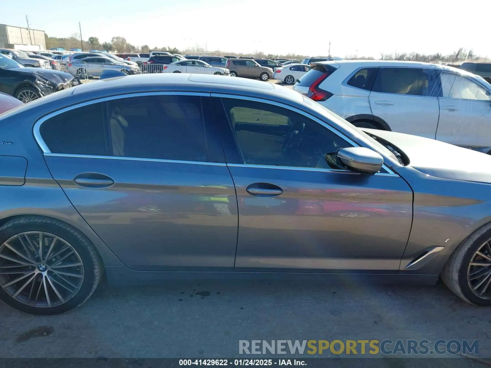 13 fotografías del automóvil dañado WBAJA9C51KB391855 BMW 530E 2019