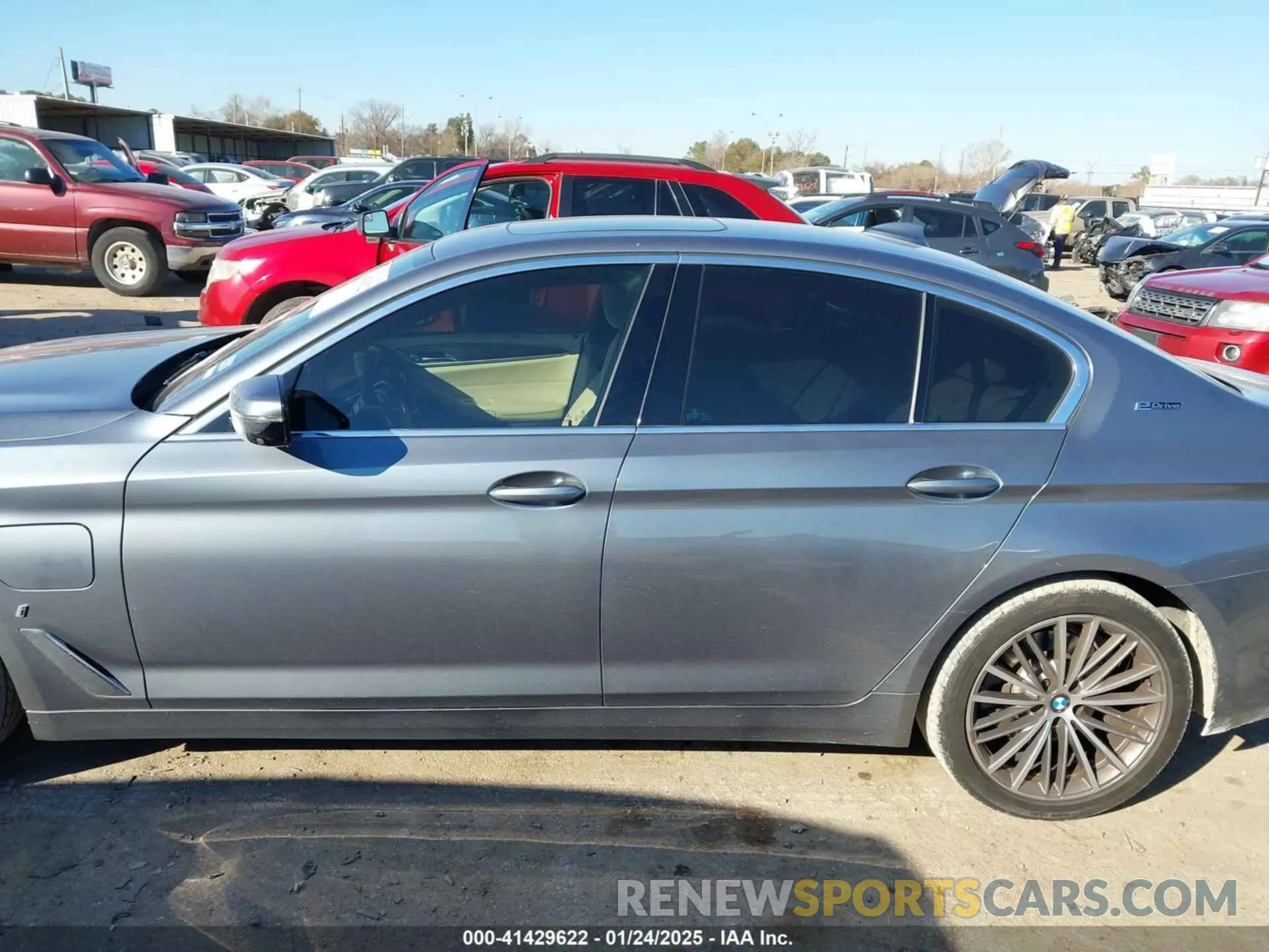 14 fotografías del automóvil dañado WBAJA9C51KB391855 BMW 530E 2019