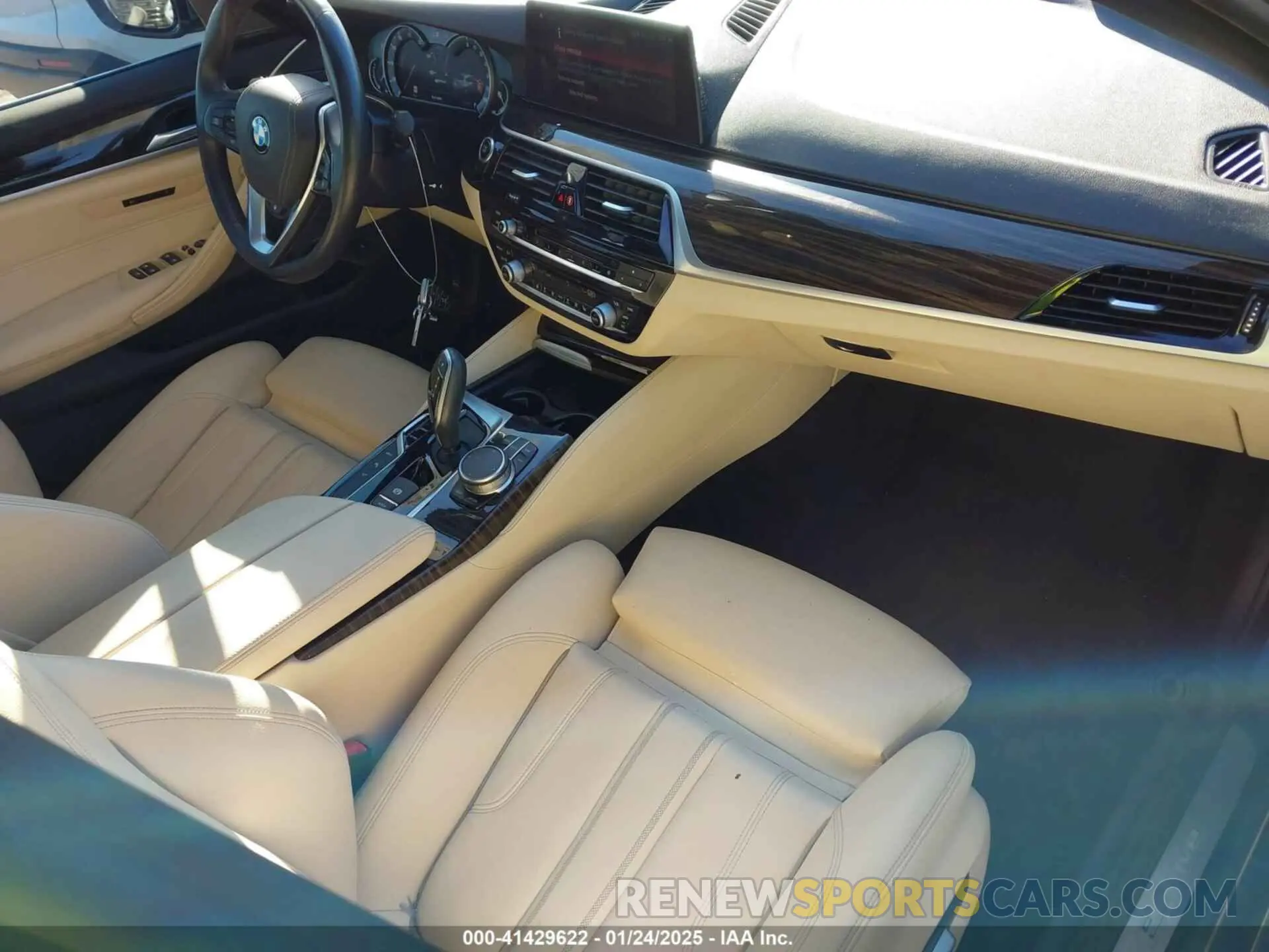 5 fotografías del automóvil dañado WBAJA9C51KB391855 BMW 530E 2019