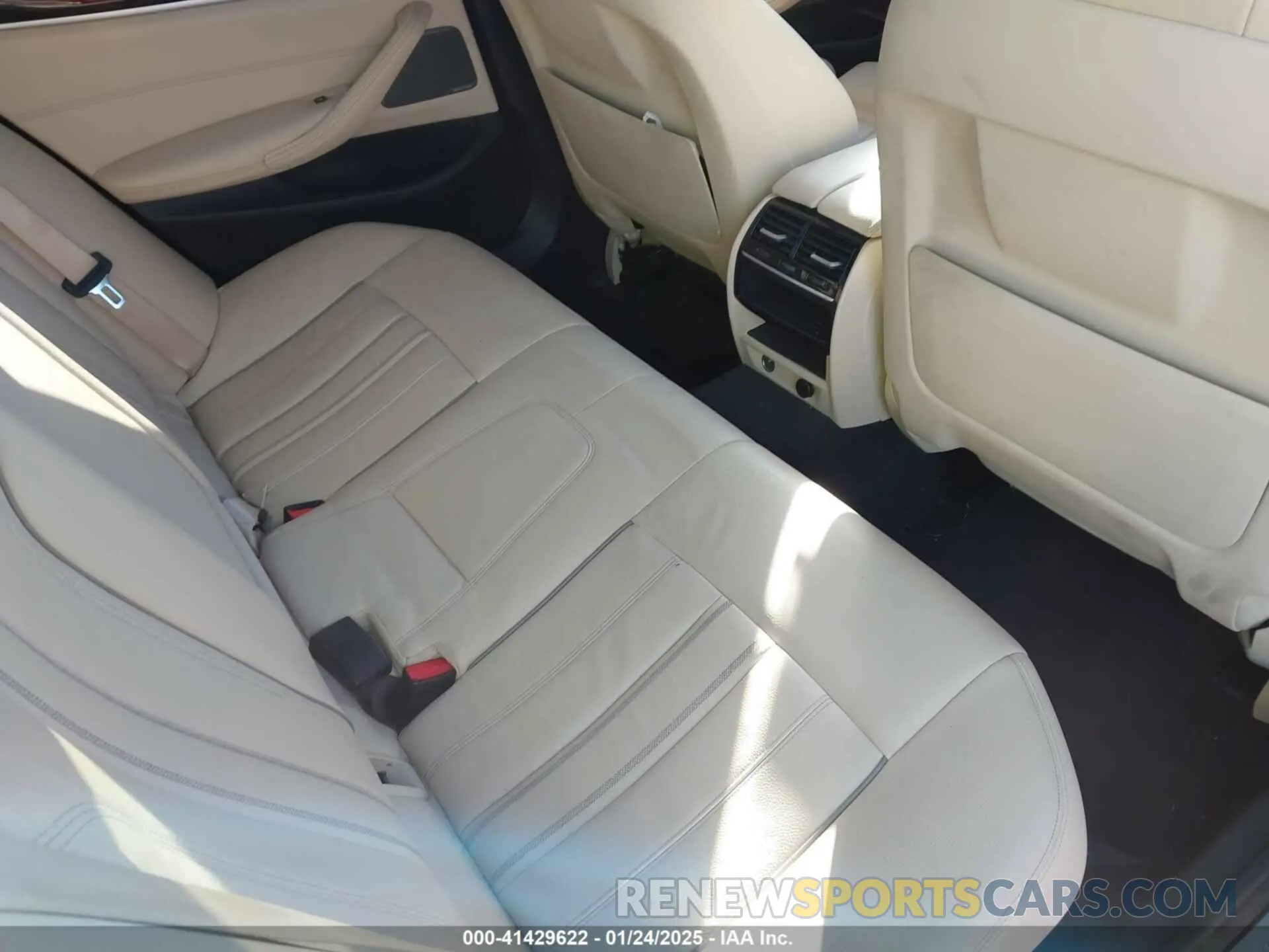 8 fotografías del automóvil dañado WBAJA9C51KB391855 BMW 530E 2019