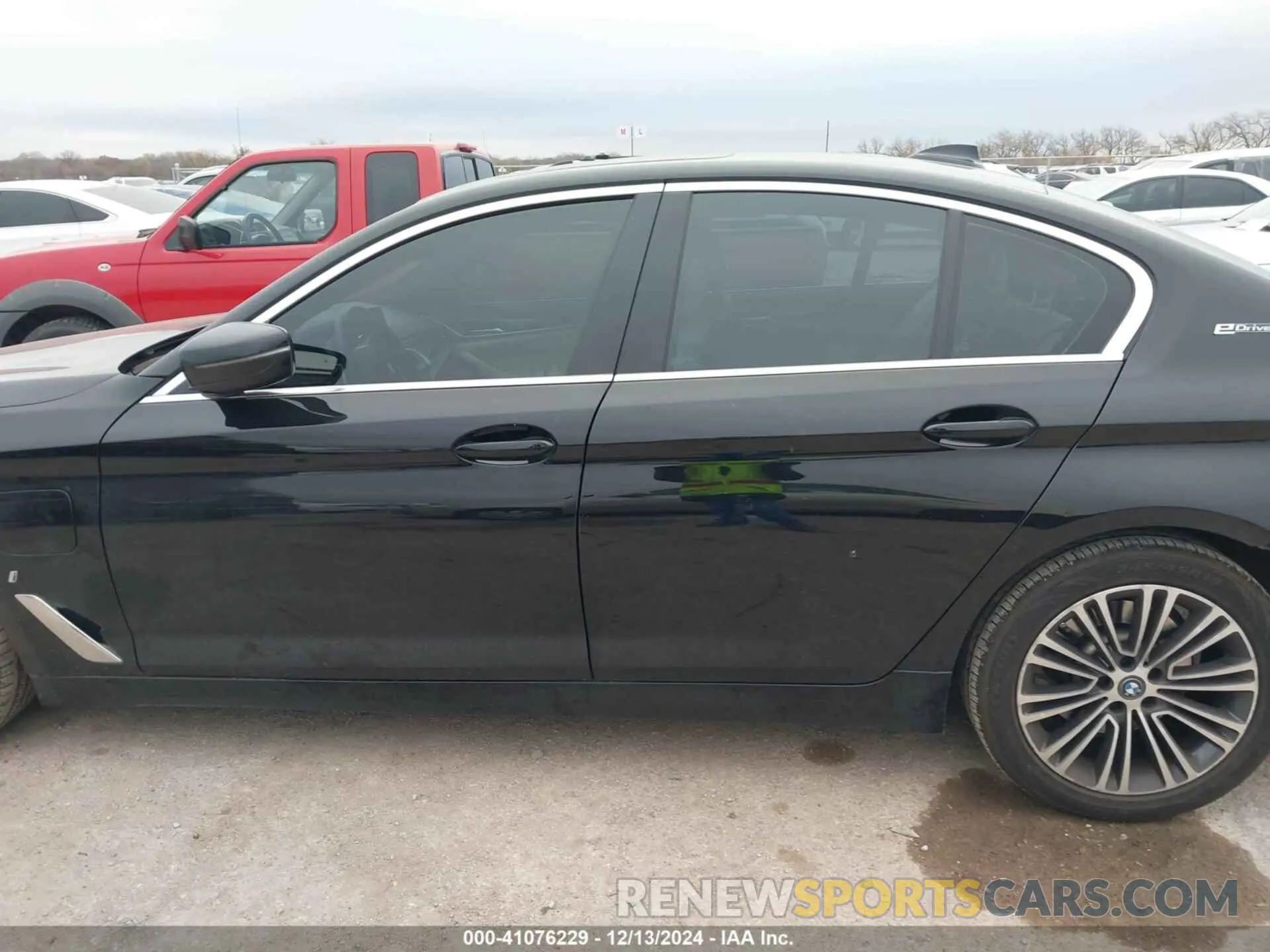 14 fotografías del automóvil dañado WBAJA9C52KB388561 BMW 530E 2019