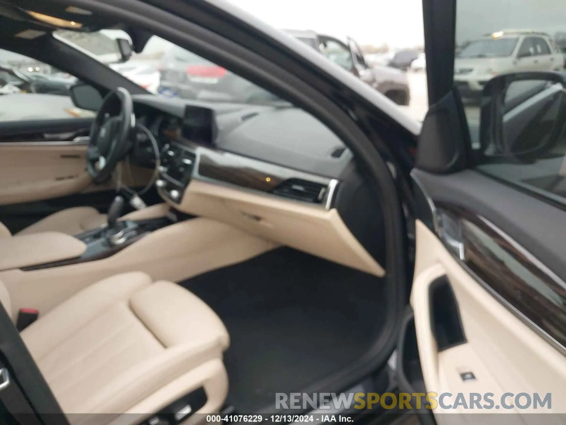 5 fotografías del automóvil dañado WBAJA9C52KB388561 BMW 530E 2019