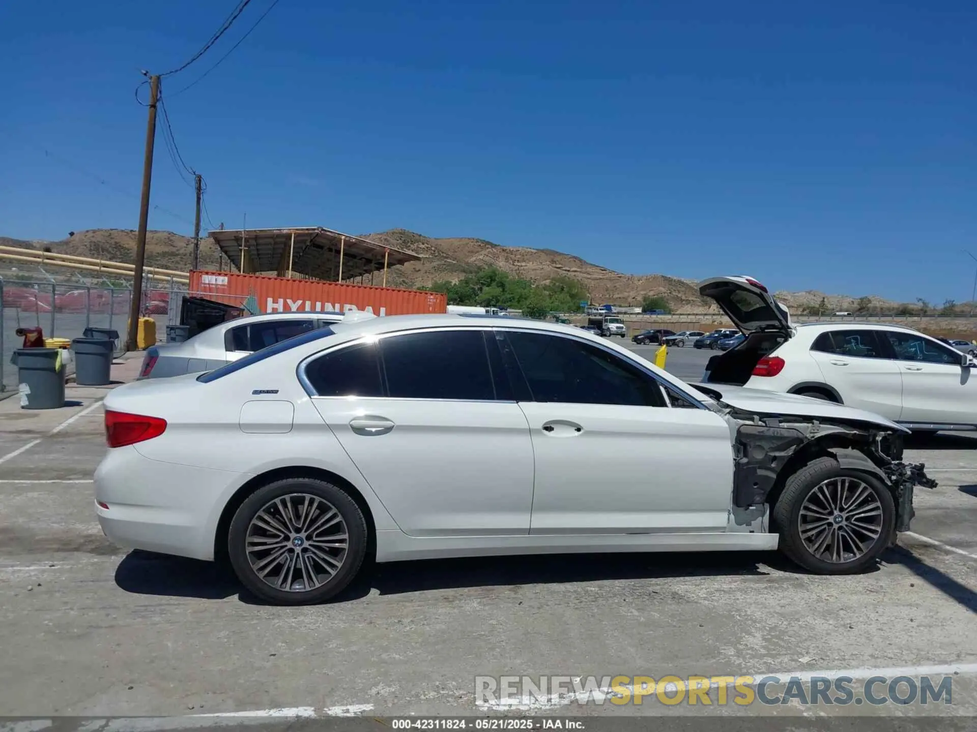 14 fotografías del automóvil dañado WBAJA9C53KB391999 BMW 530E 2019