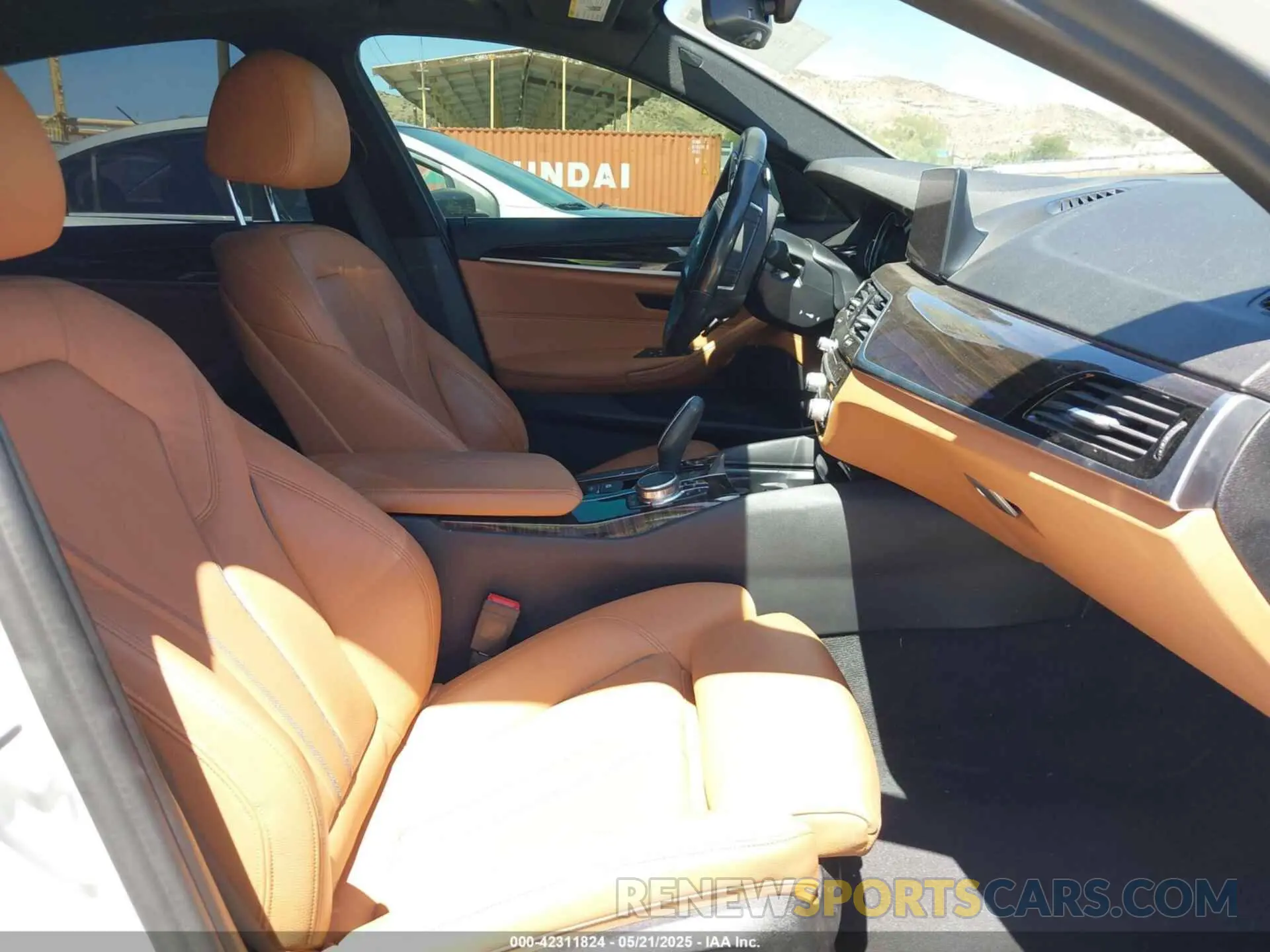 5 fotografías del automóvil dañado WBAJA9C53KB391999 BMW 530E 2019