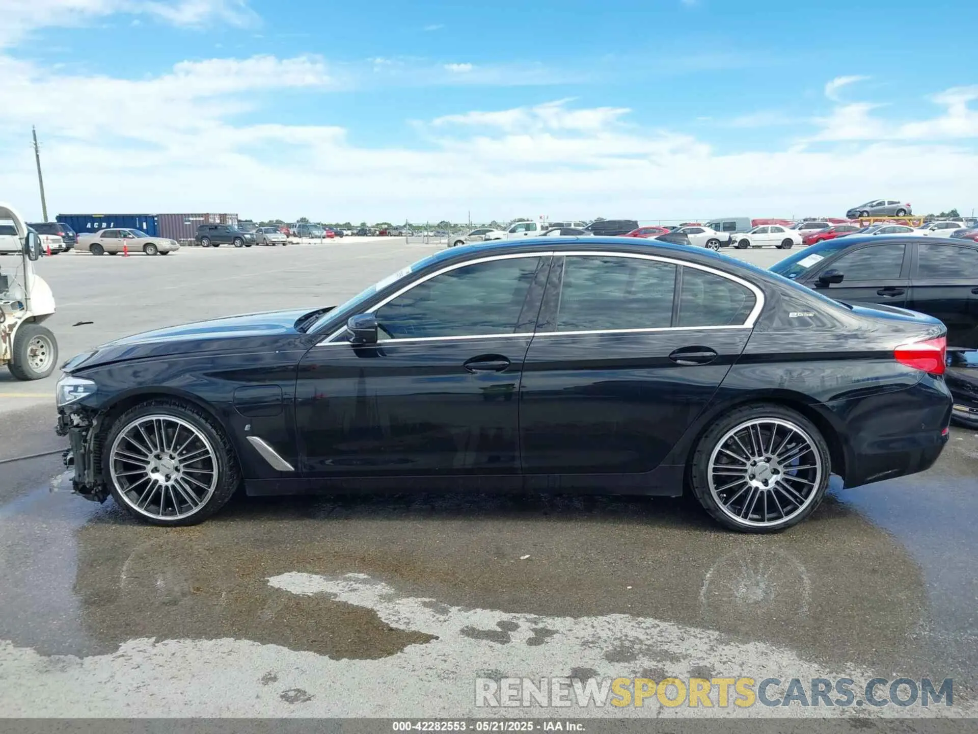 15 fotografías del automóvil dañado WBAJA9C54KB253646 BMW 530E 2019