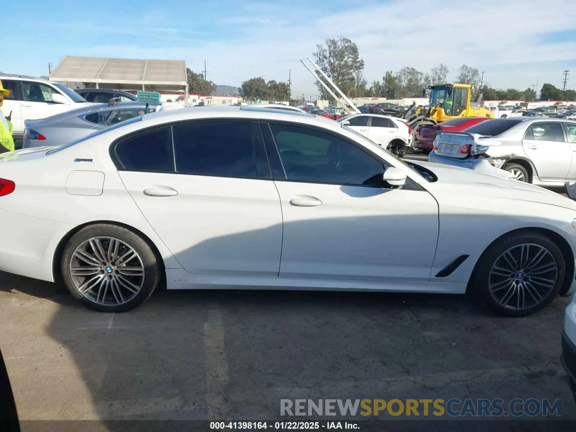 13 fotografías del automóvil dañado WBAJA9C55KB254885 BMW 530E 2019