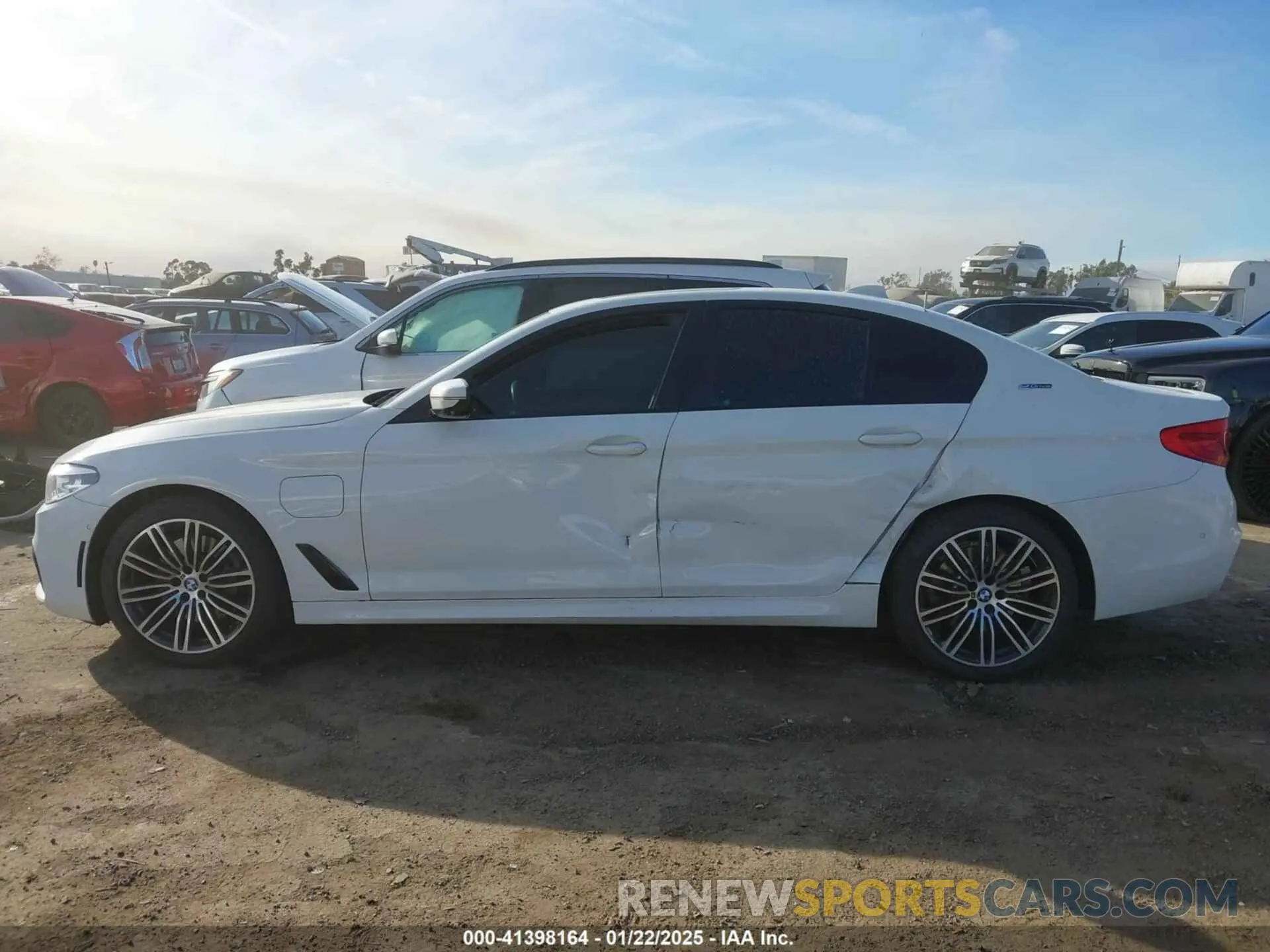 14 fotografías del automóvil dañado WBAJA9C55KB254885 BMW 530E 2019