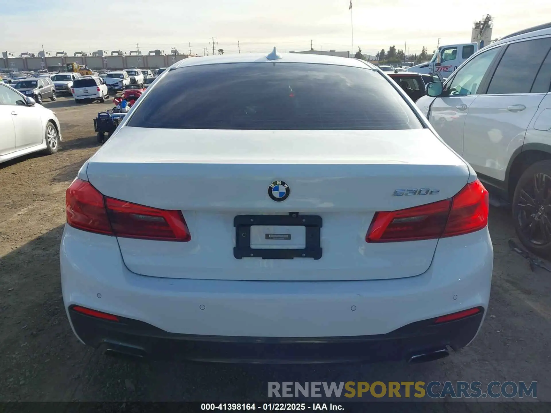 16 fotografías del automóvil dañado WBAJA9C55KB254885 BMW 530E 2019