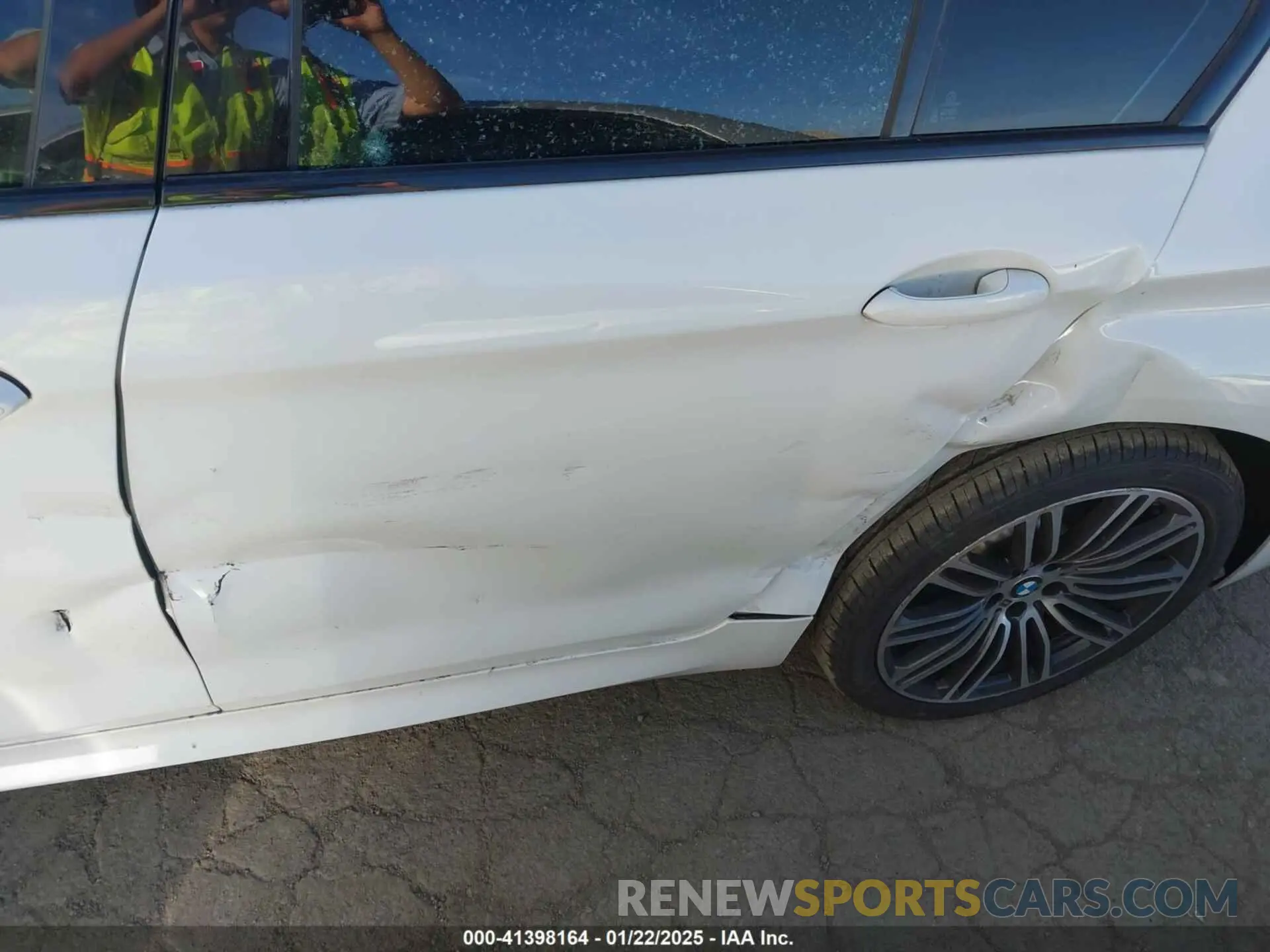 6 fotografías del automóvil dañado WBAJA9C55KB254885 BMW 530E 2019