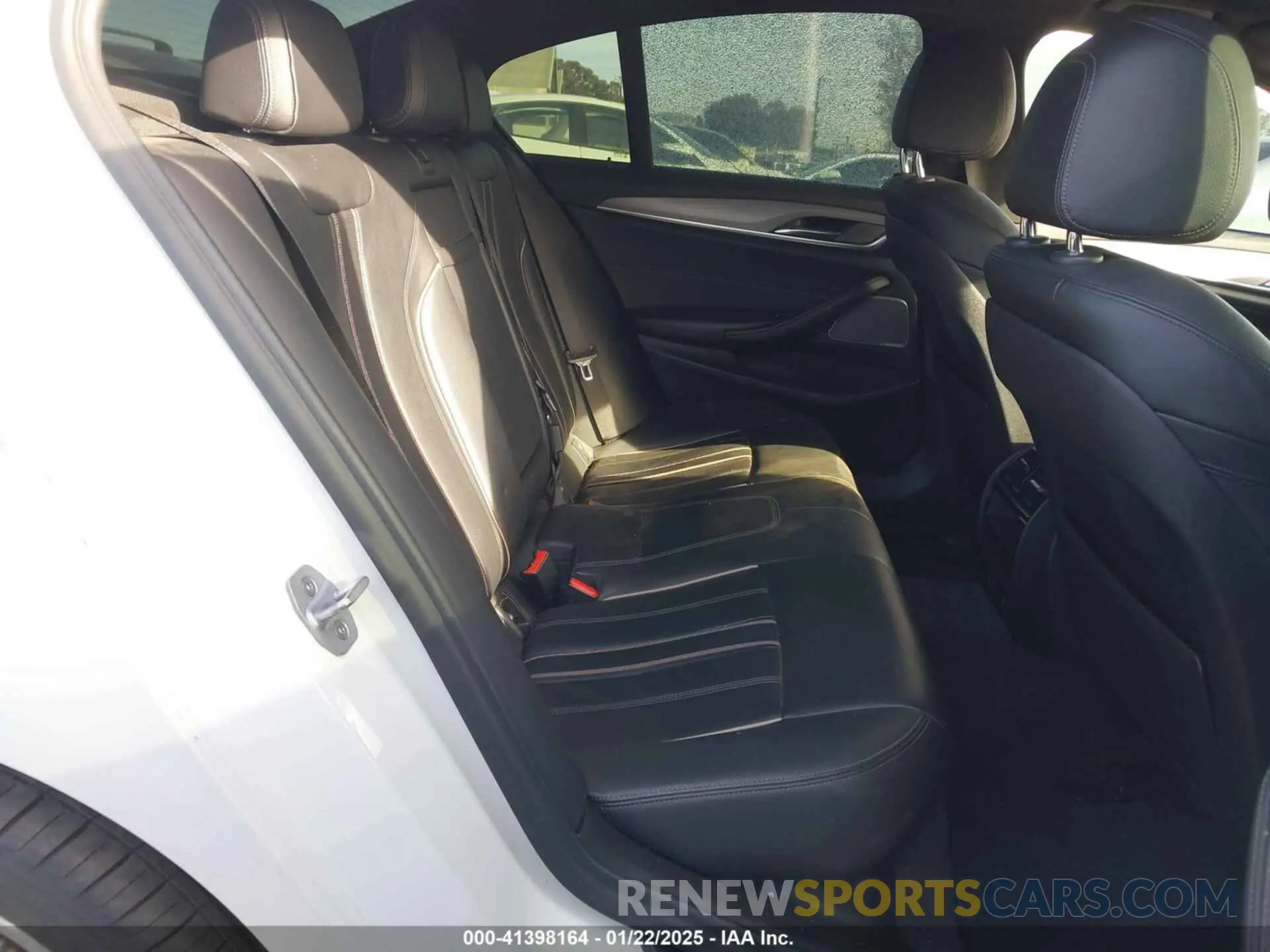8 fotografías del automóvil dañado WBAJA9C55KB254885 BMW 530E 2019