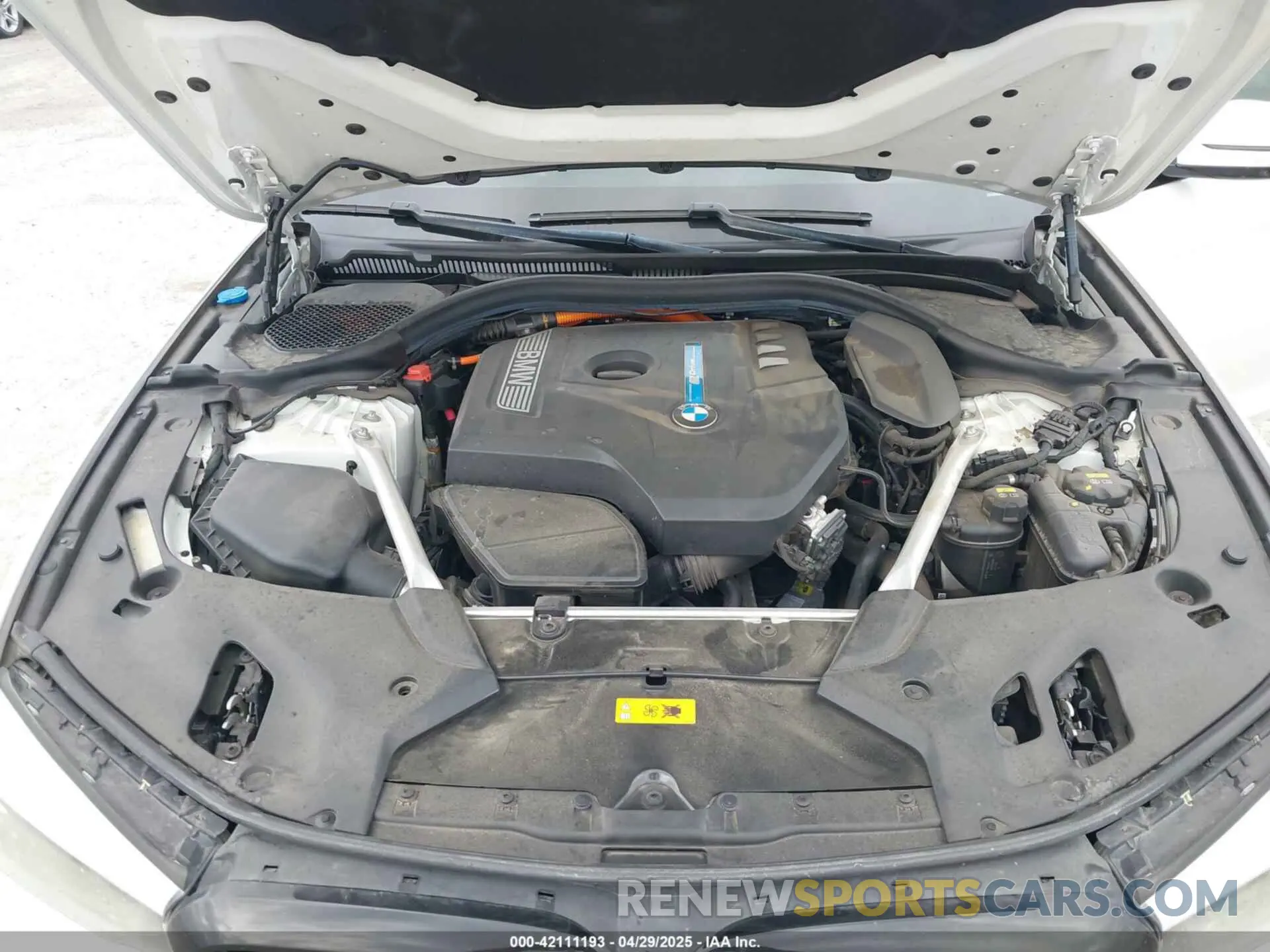 10 fotografías del automóvil dañado WBAJA9C58KB389245 BMW 530E 2019