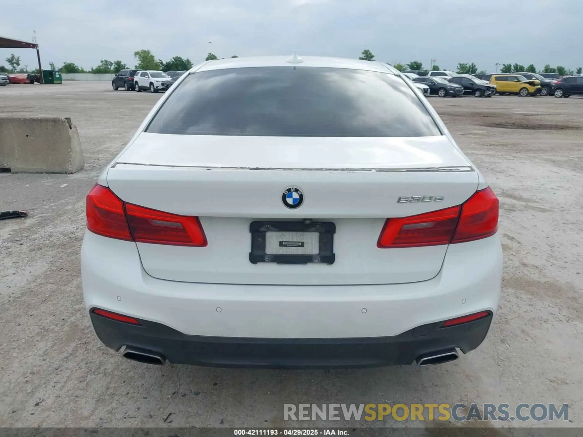 16 fotografías del automóvil dañado WBAJA9C58KB389245 BMW 530E 2019