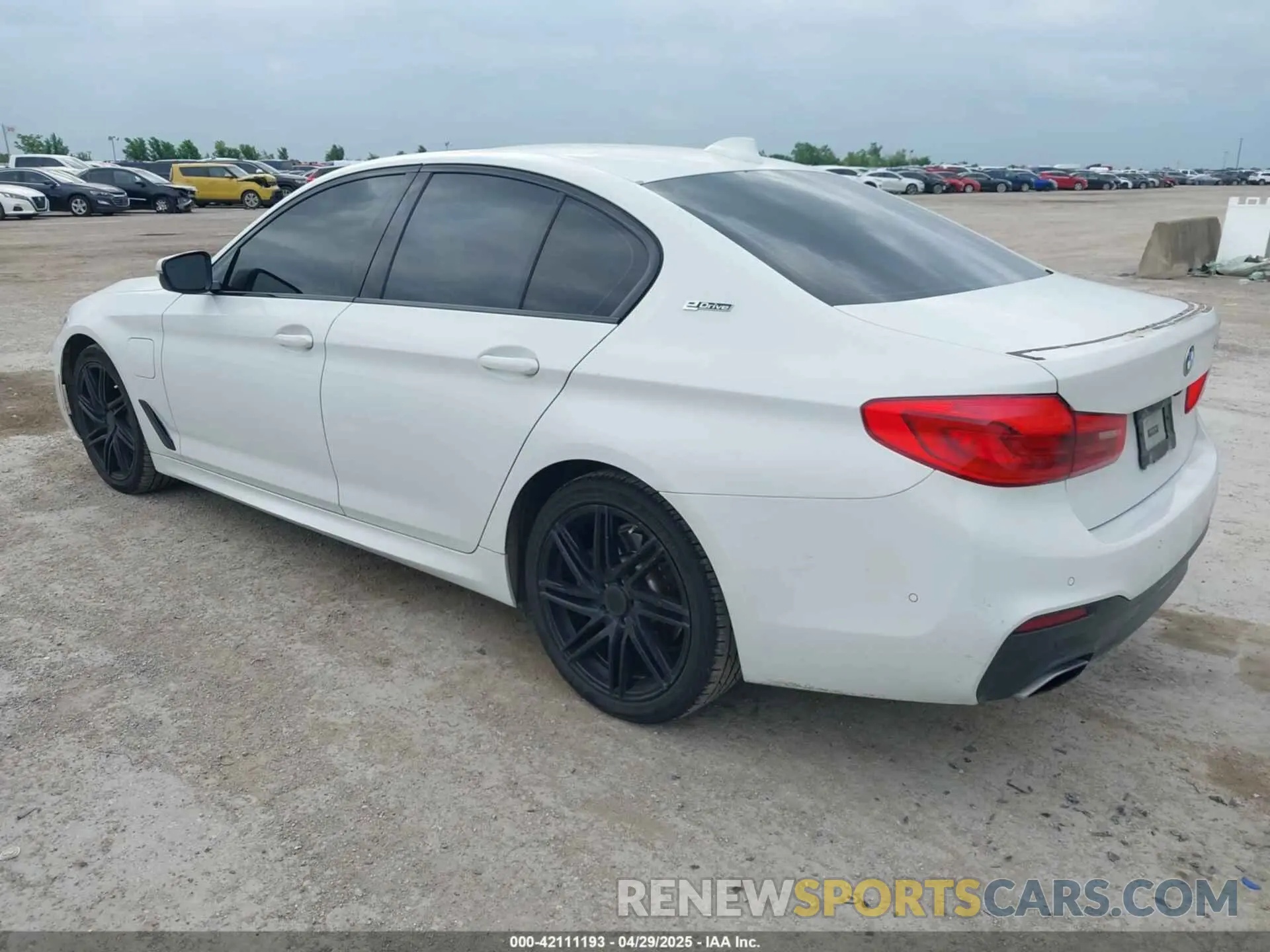 3 fotografías del automóvil dañado WBAJA9C58KB389245 BMW 530E 2019