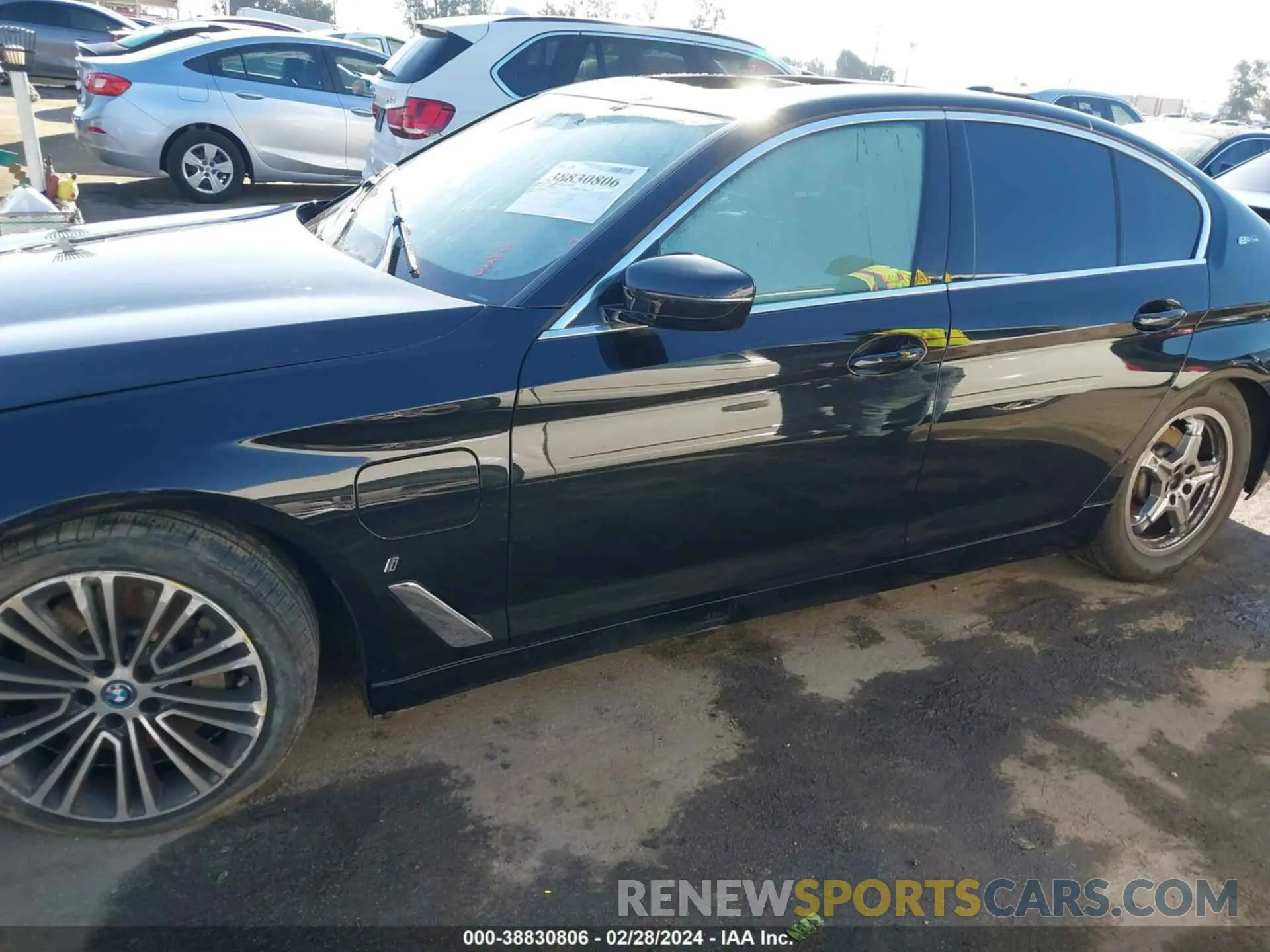 15 fotografías del automóvil dañado WBAJA9C58KB399418 BMW 530E 2019