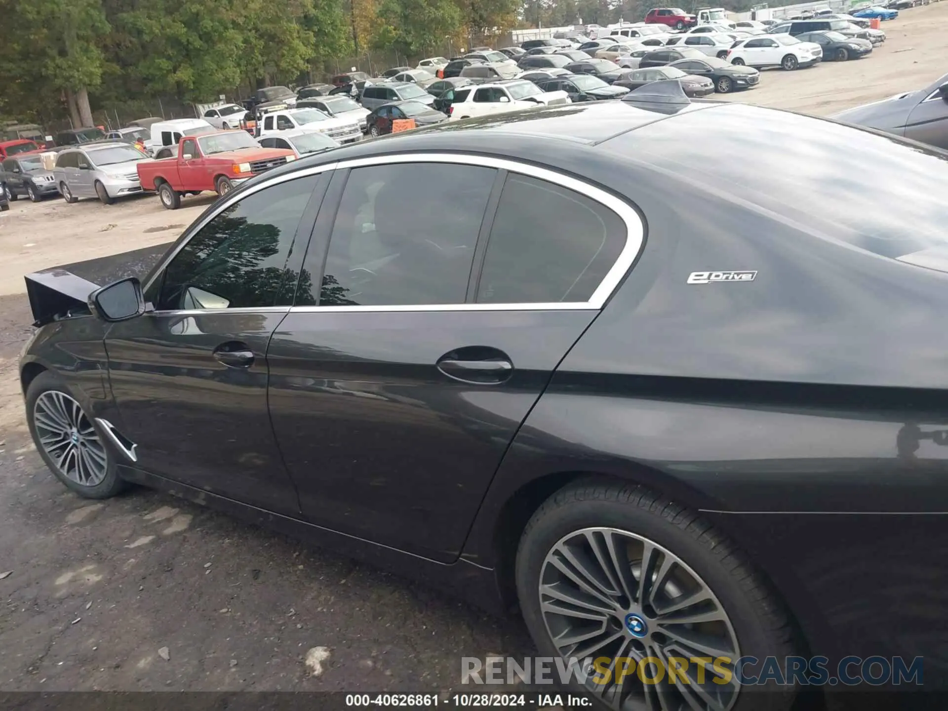14 fotografías del automóvil dañado WBAJA9C59KB254517 BMW 530E 2019
