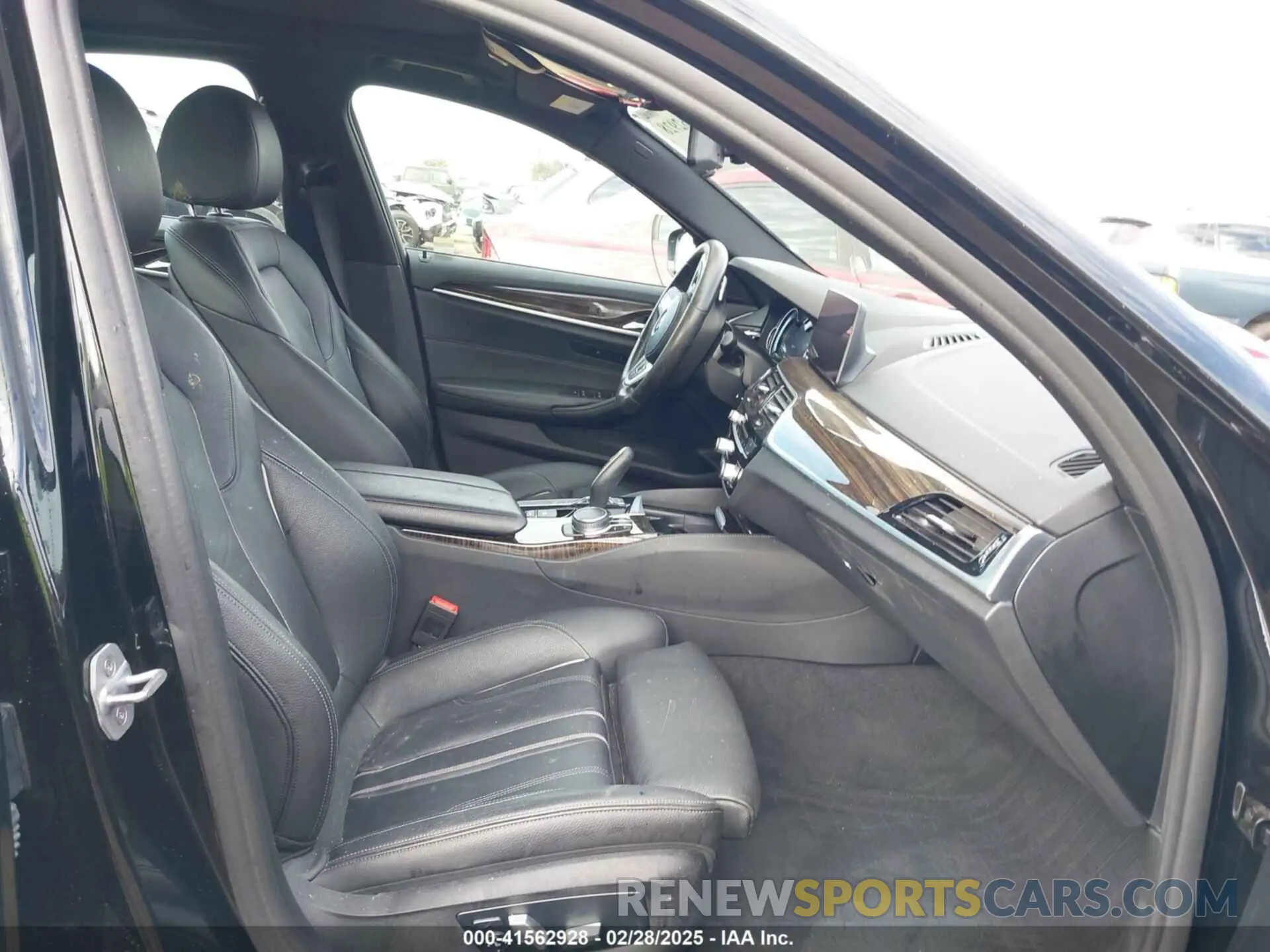 5 fotografías del automóvil dañado WBAJA9C59KB389304 BMW 530E 2019