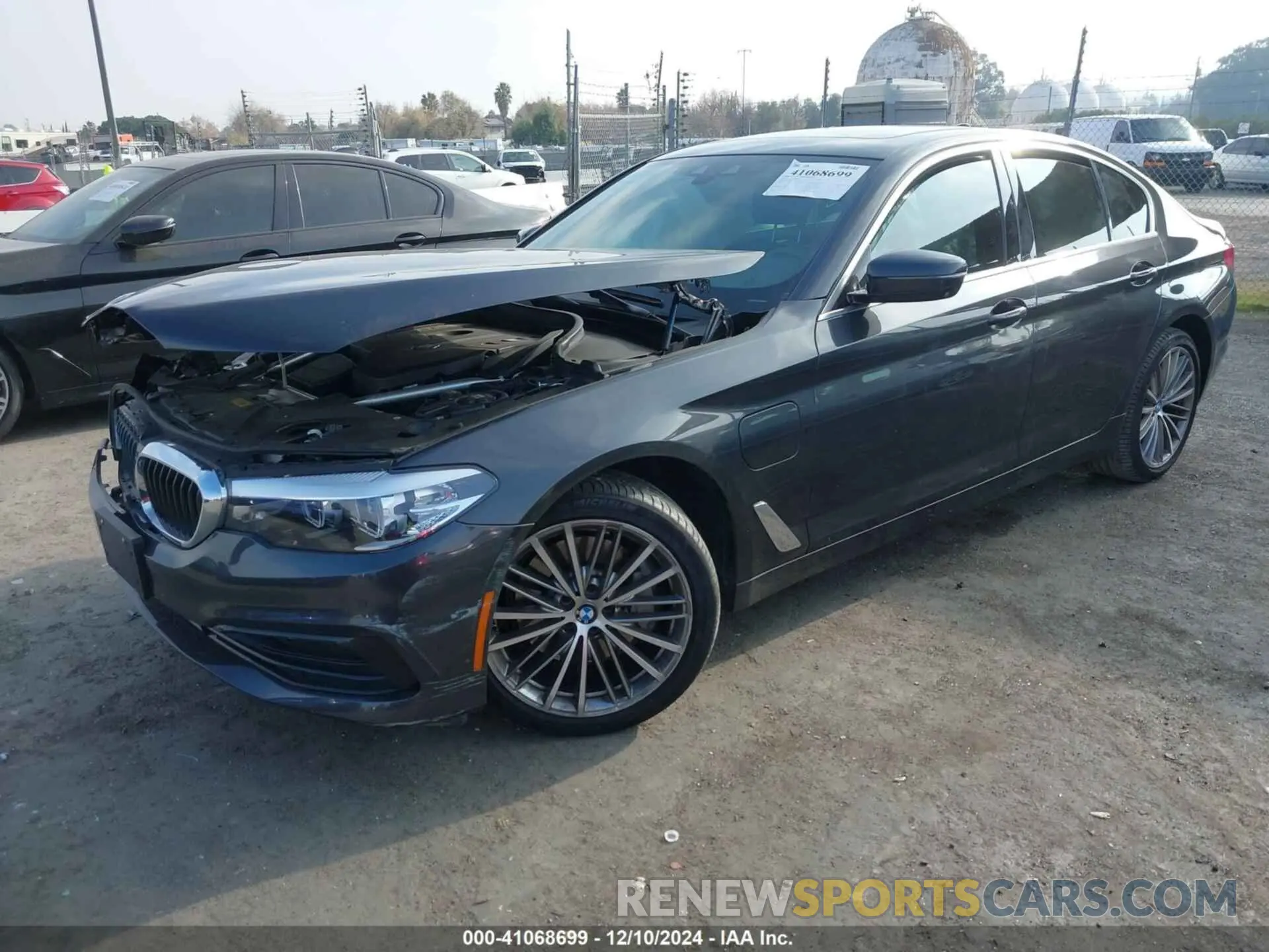 2 fotografías del automóvil dañado WBAJA9C04LCE06903 BMW 530E 2020