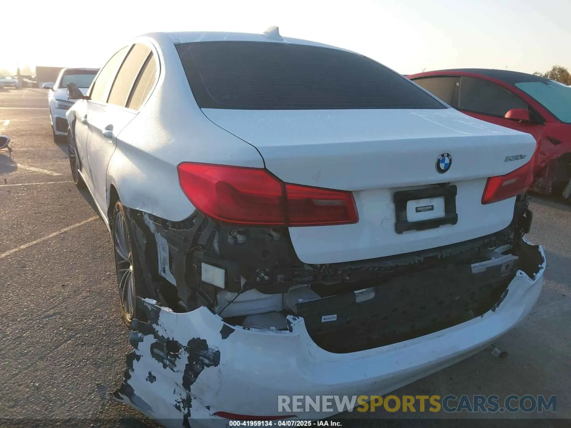 3 fotografías del automóvil dañado WBAJA9C08LCD41408 BMW 530E 2020