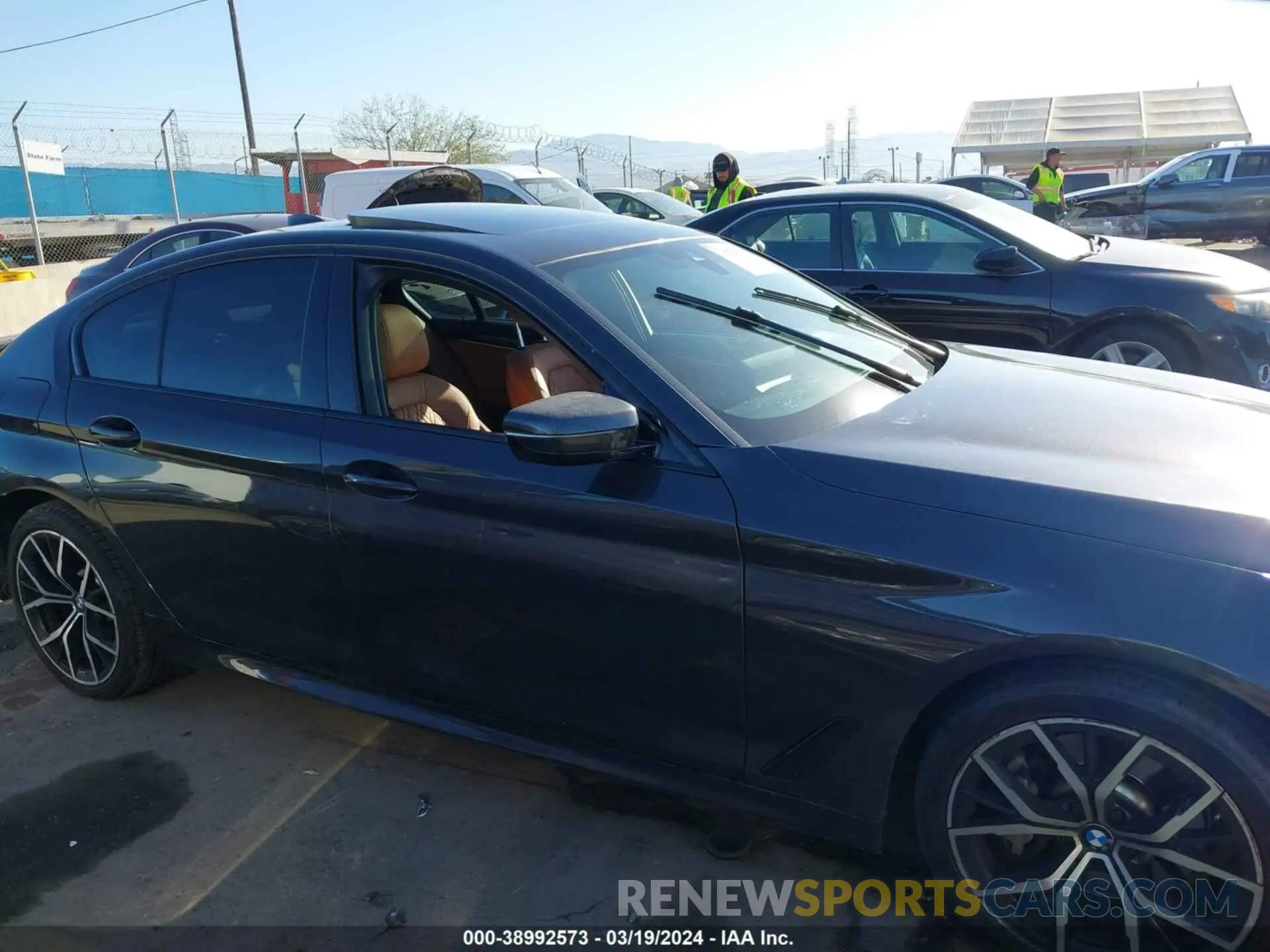 14 fotografías del automóvil dañado WBA13AG0XMCF22761 BMW 530E 2021