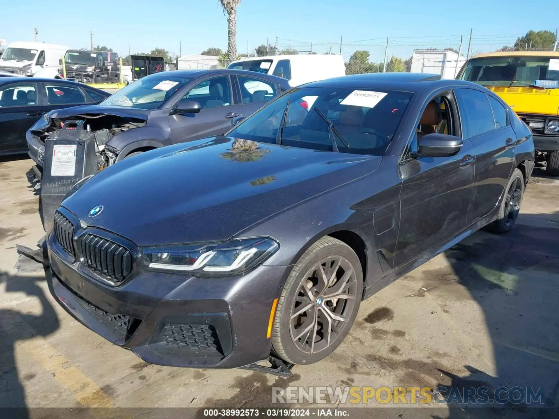 2 fotografías del automóvil dañado WBA13AG0XMCF22761 BMW 530E 2021