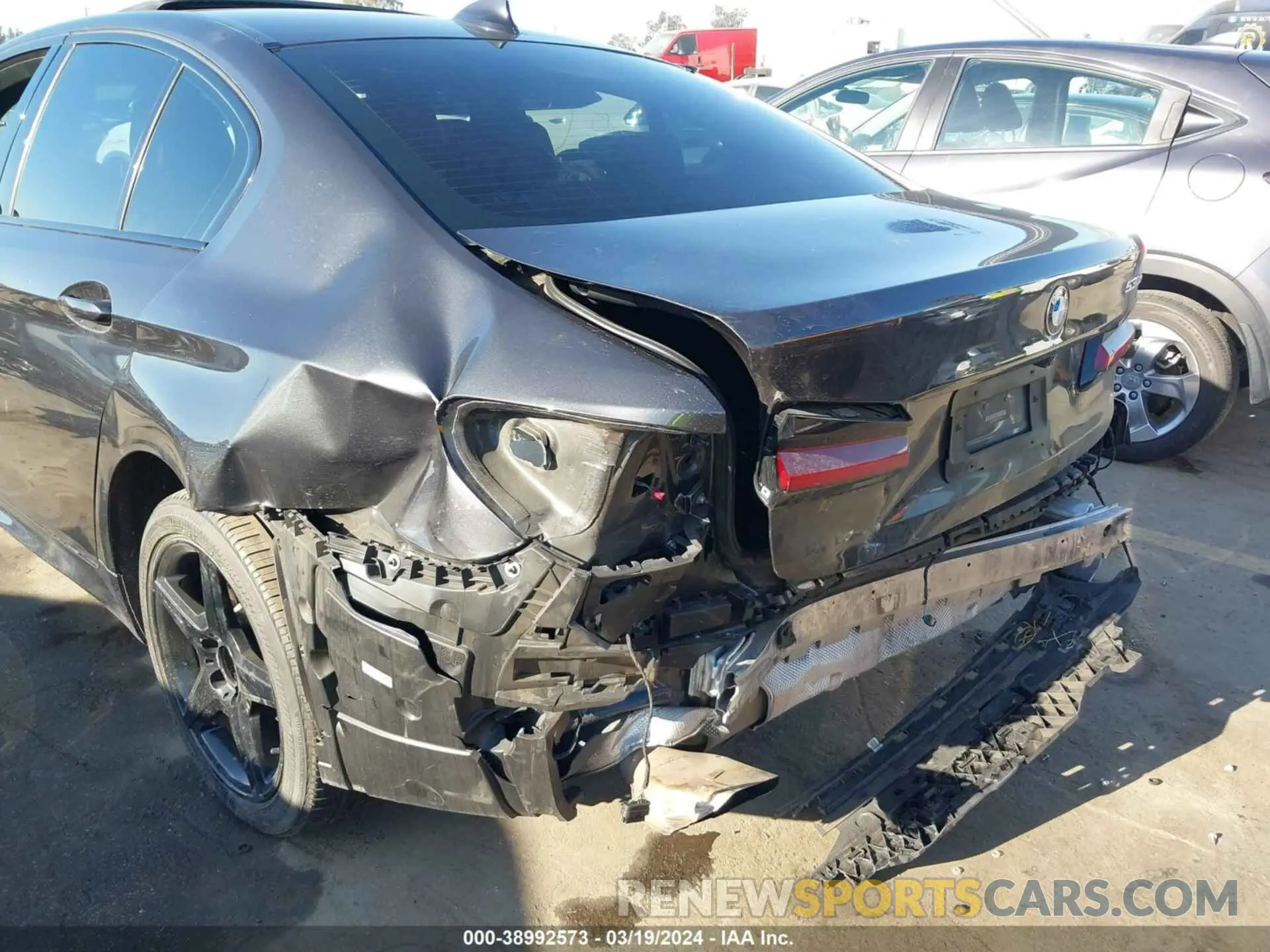 6 fotografías del automóvil dañado WBA13AG0XMCF22761 BMW 530E 2021