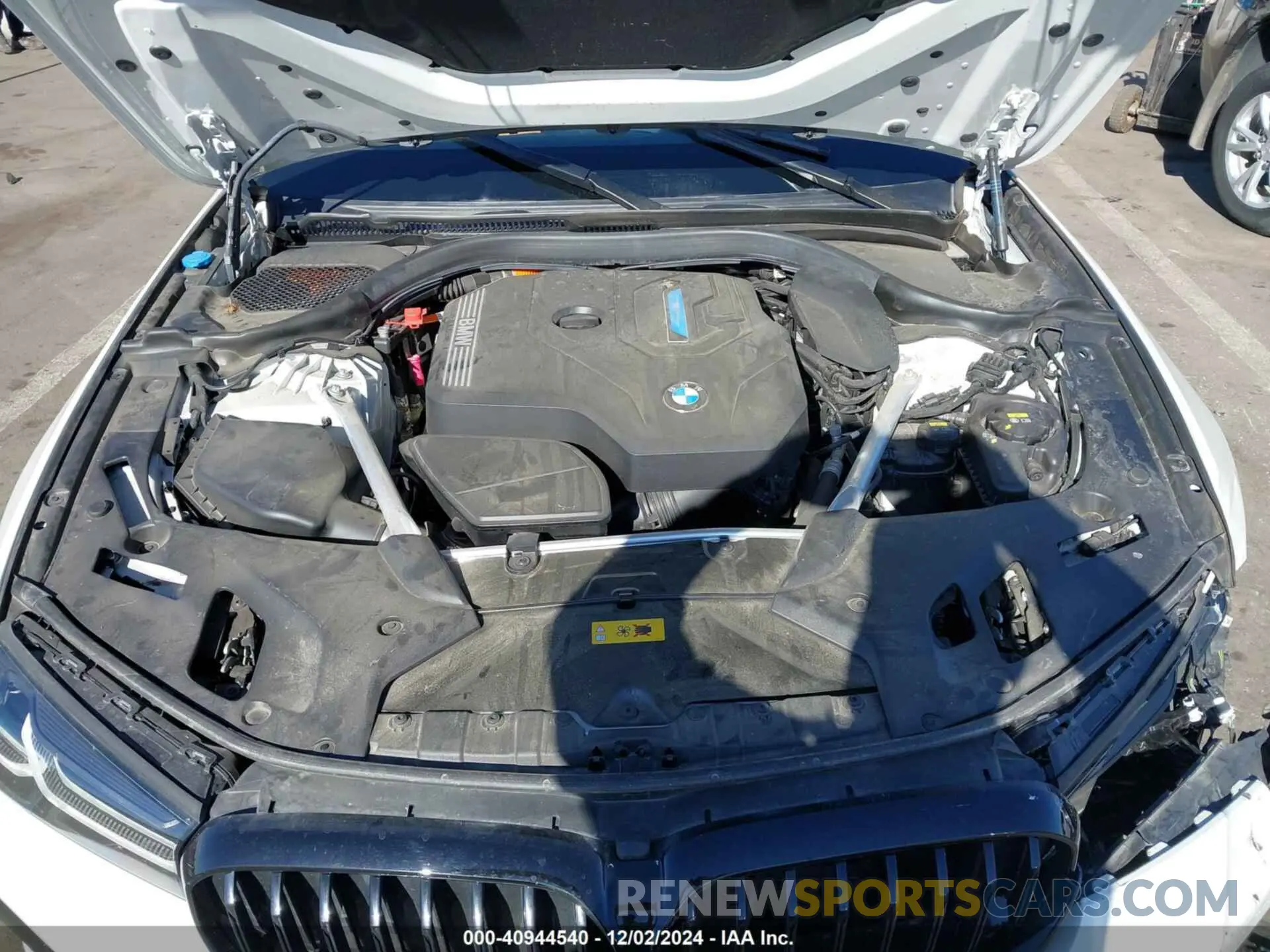 10 fotografías del automóvil dañado WBA33AG04MCG02209 BMW 530E 2021
