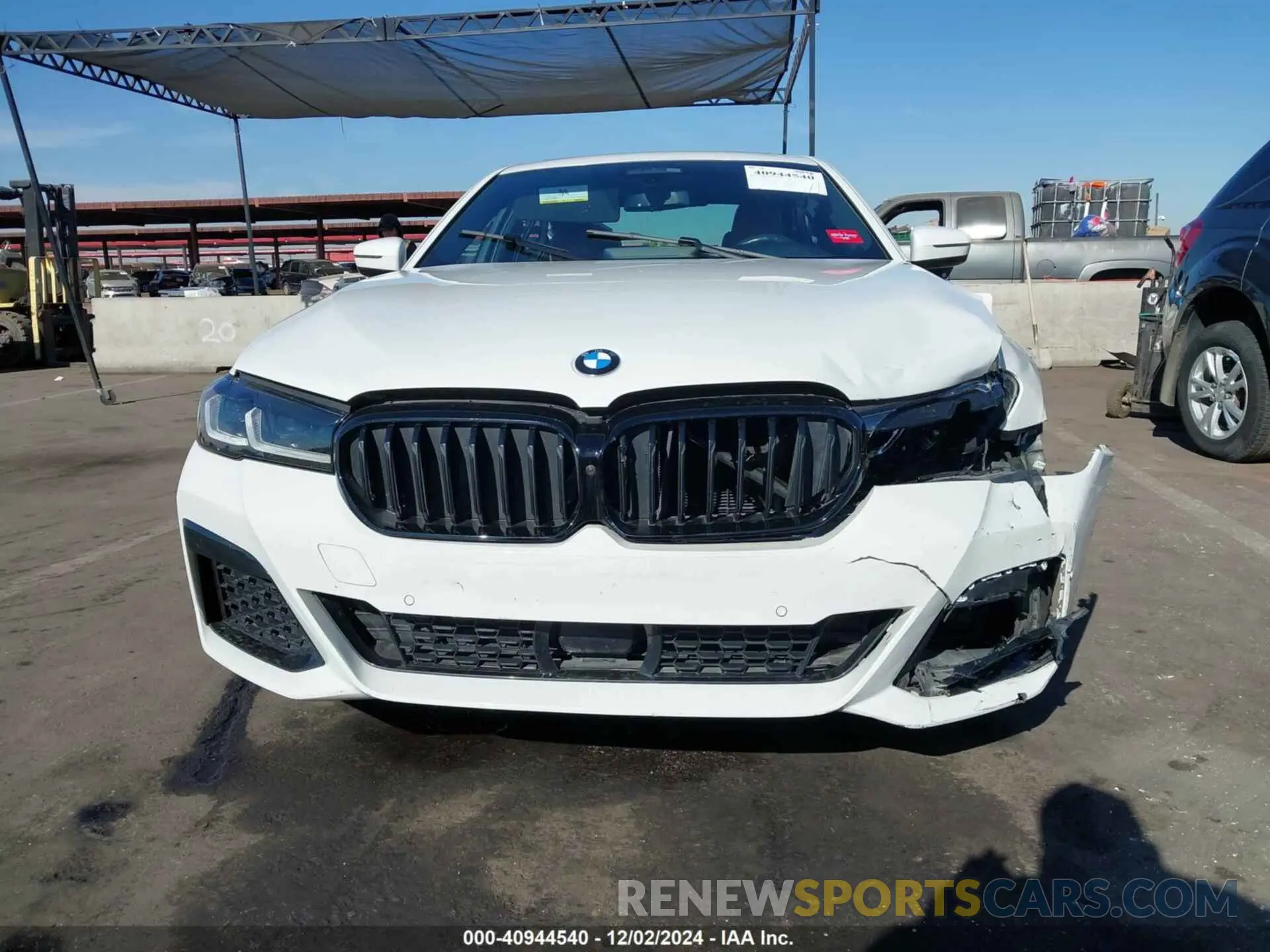 12 fotografías del automóvil dañado WBA33AG04MCG02209 BMW 530E 2021