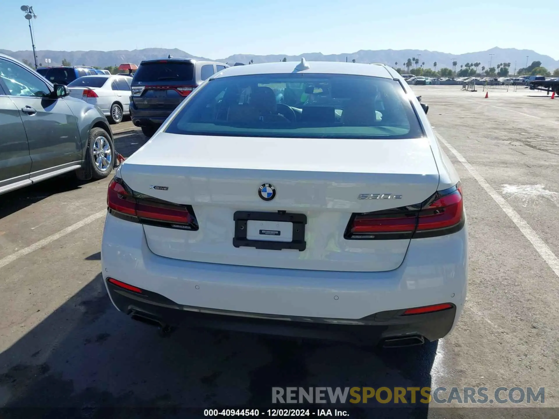 16 fotografías del automóvil dañado WBA33AG04MCG02209 BMW 530E 2021