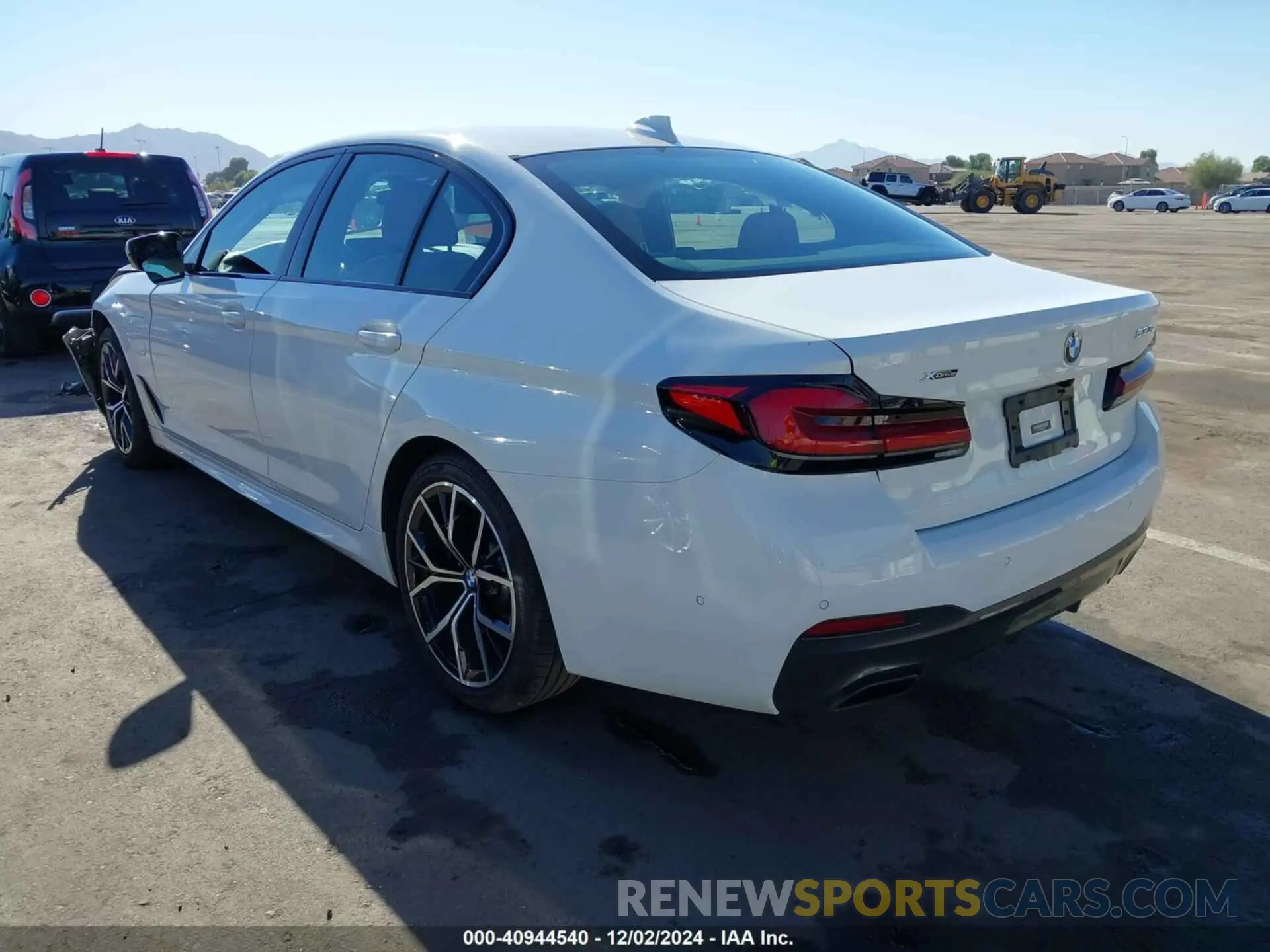 3 fotografías del automóvil dañado WBA33AG04MCG02209 BMW 530E 2021