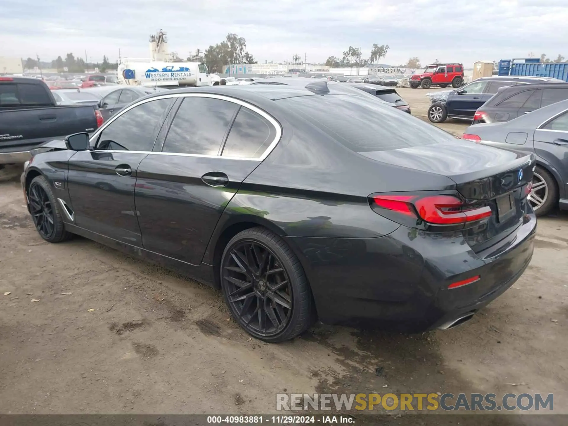 3 fotografías del automóvil dañado WBA13AG0XNCK61601 BMW 530E 2022