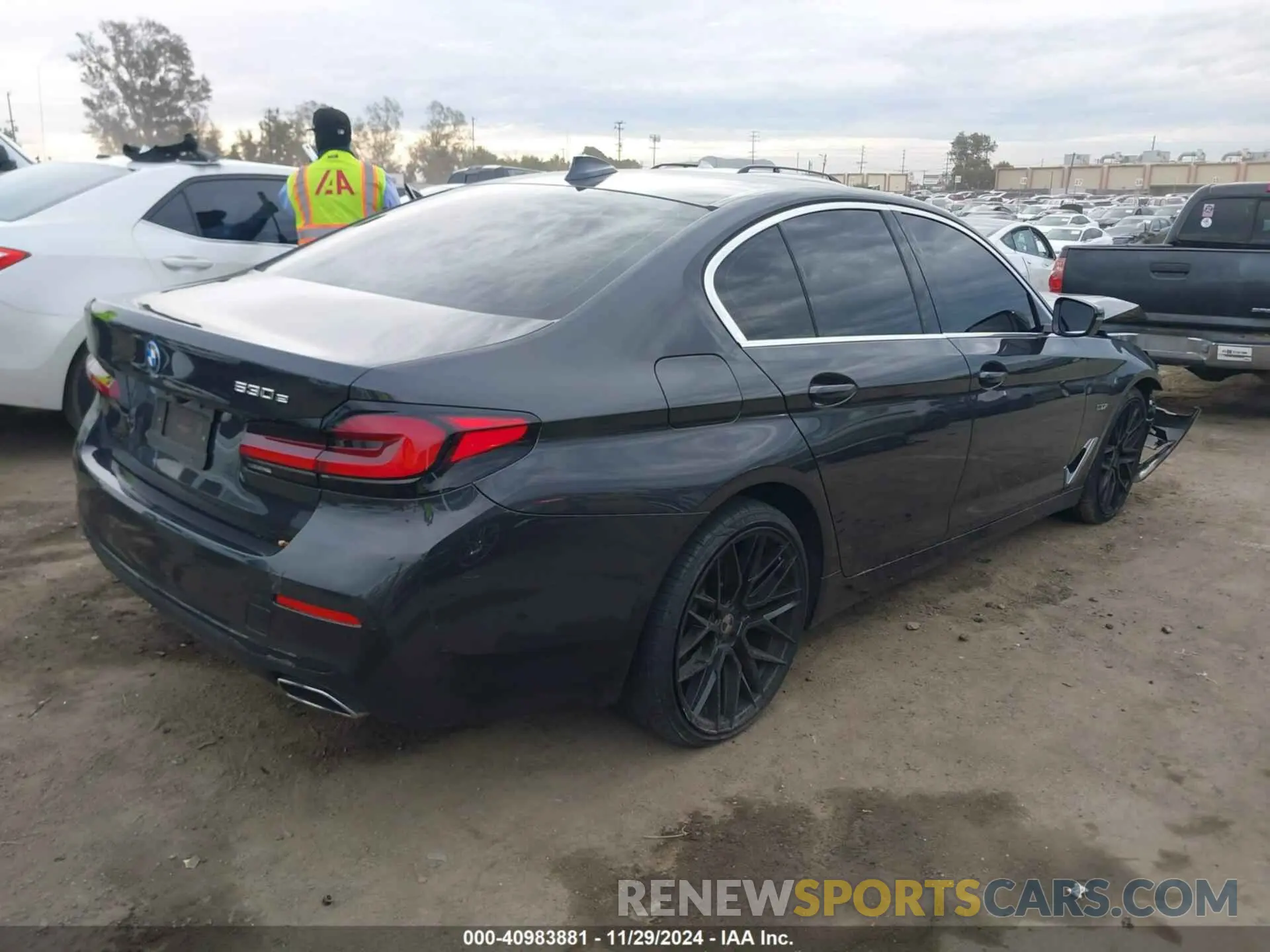 4 fotografías del automóvil dañado WBA13AG0XNCK61601 BMW 530E 2022