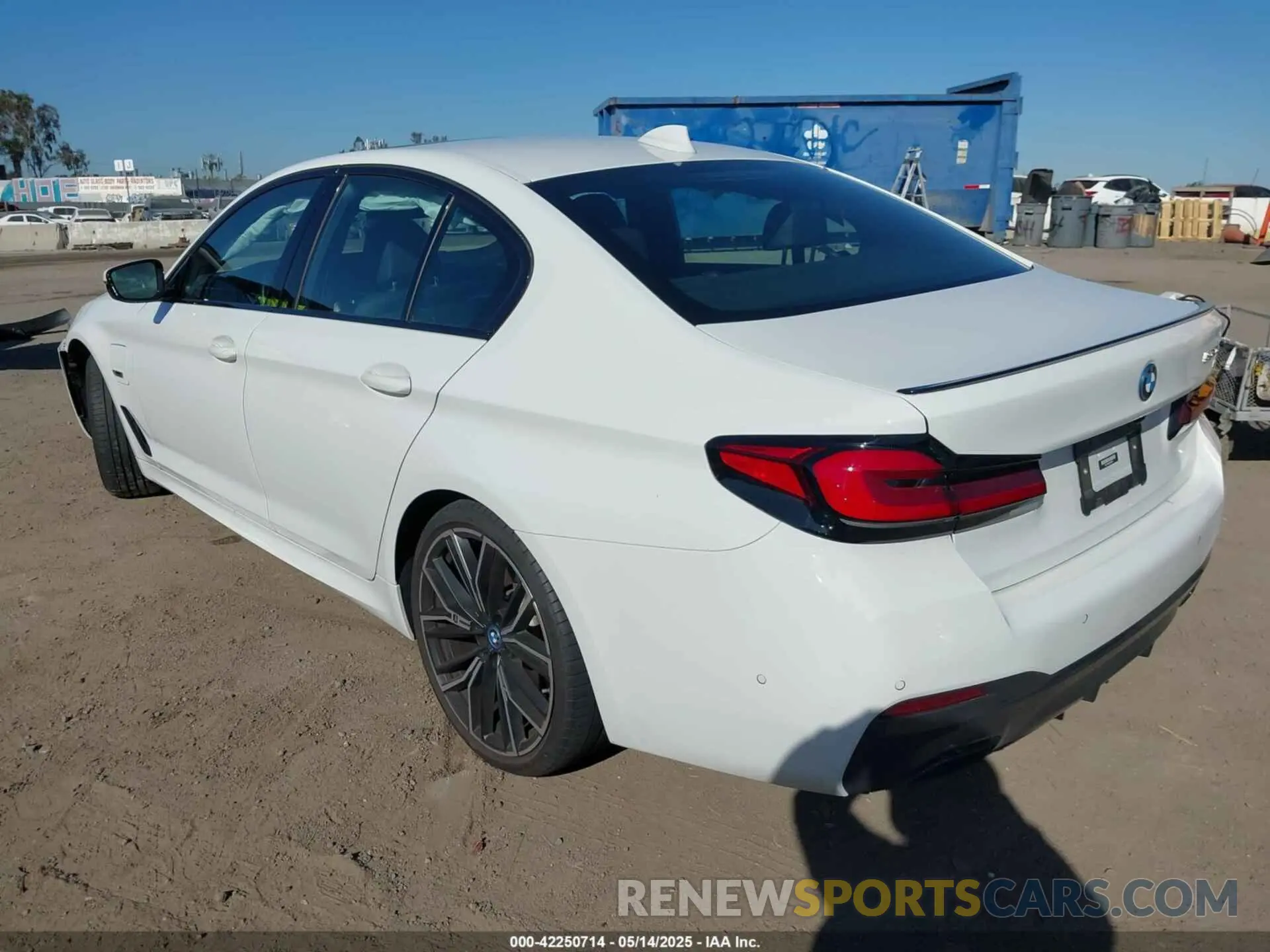 3 fotografías del automóvil dañado WBA13AG00PCM09841 BMW 530E 2023