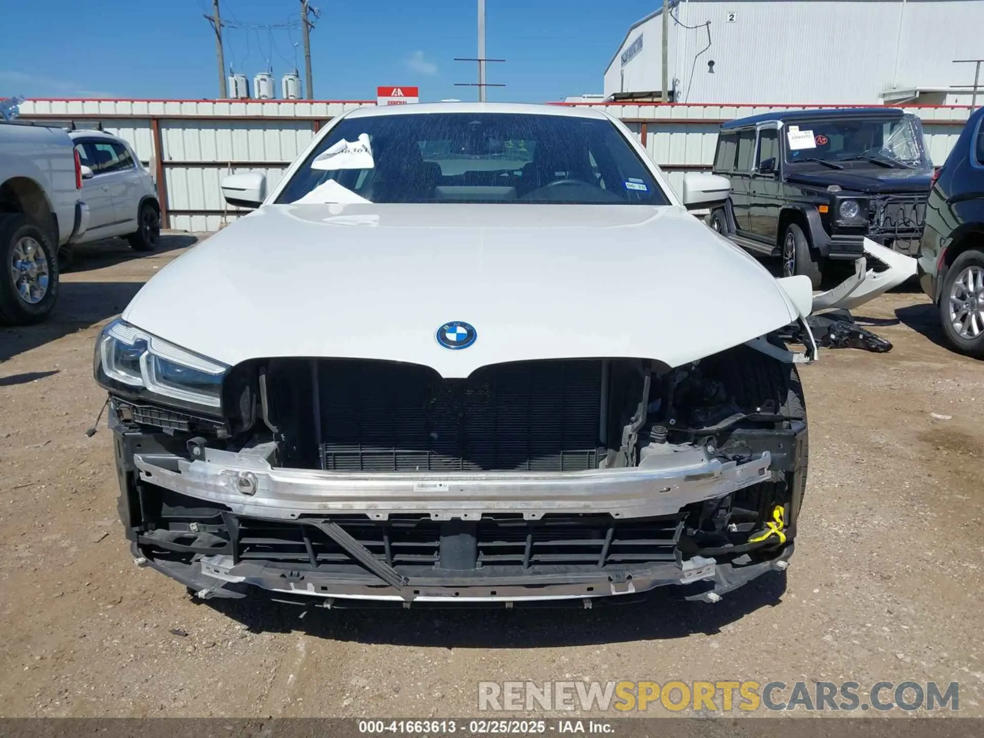 13 fotografías del automóvil dañado WBA13AG04PCN56163 BMW 530E 2023