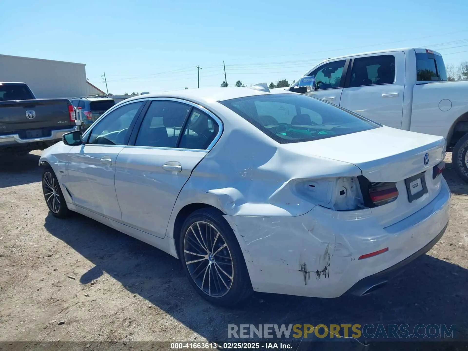 3 fotografías del automóvil dañado WBA13AG04PCN56163 BMW 530E 2023