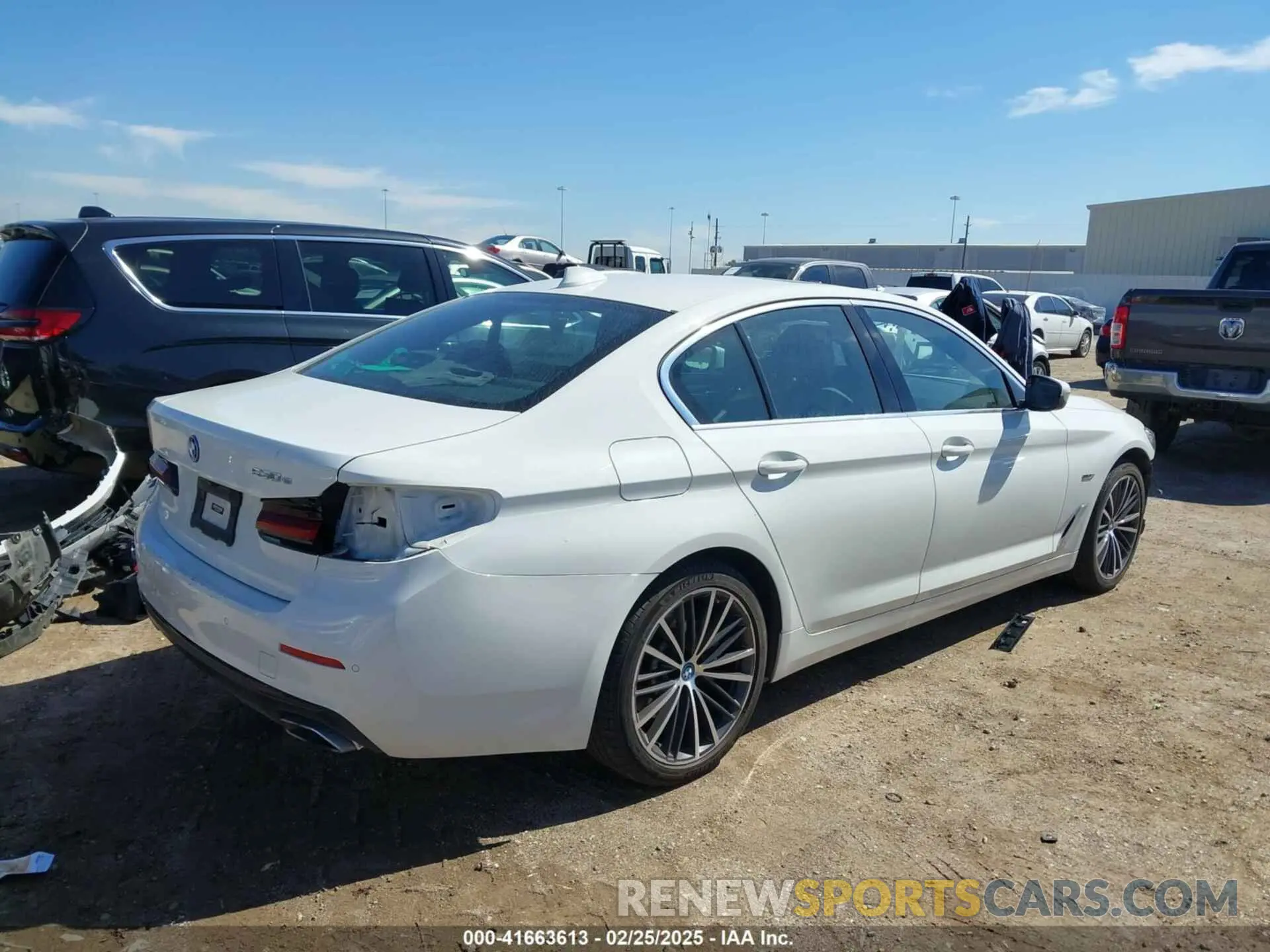 4 fotografías del automóvil dañado WBA13AG04PCN56163 BMW 530E 2023
